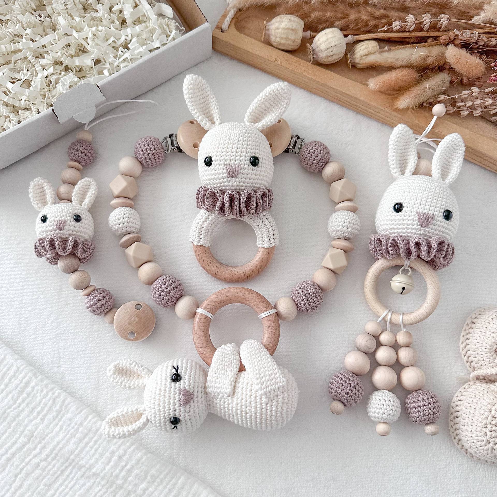 Personalisiert Sparset Kinderwagenkette Anhänger Greifring Schnullerkette Geburtsgeschenk Babyshower Taufe Mit Gravur Hase Creme Und Taupe von Etsy - HACCraftsLittle