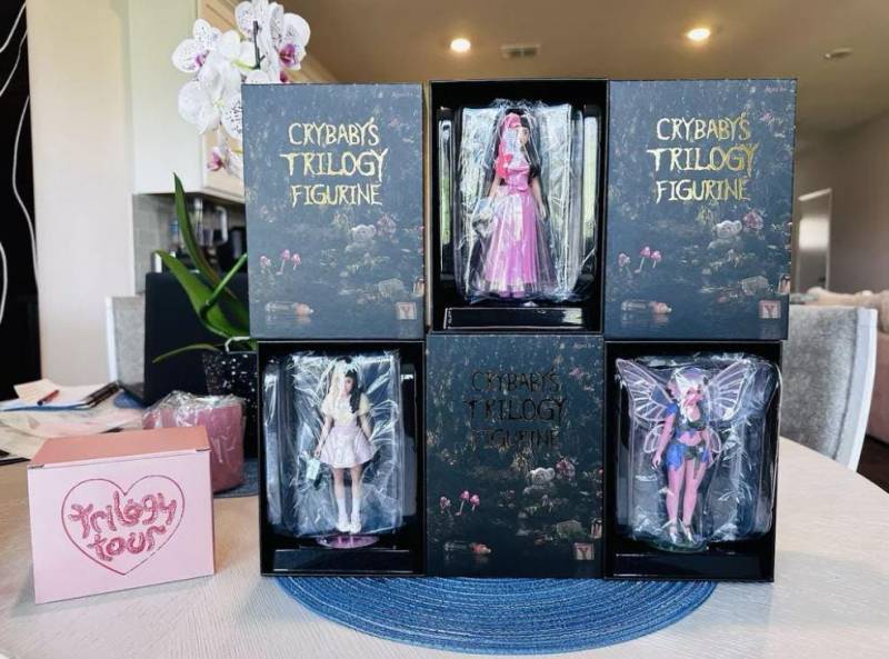 Melanie Martinez Trilogy Tour Vip Figurine Collection von Etsy - HASSAUMINA