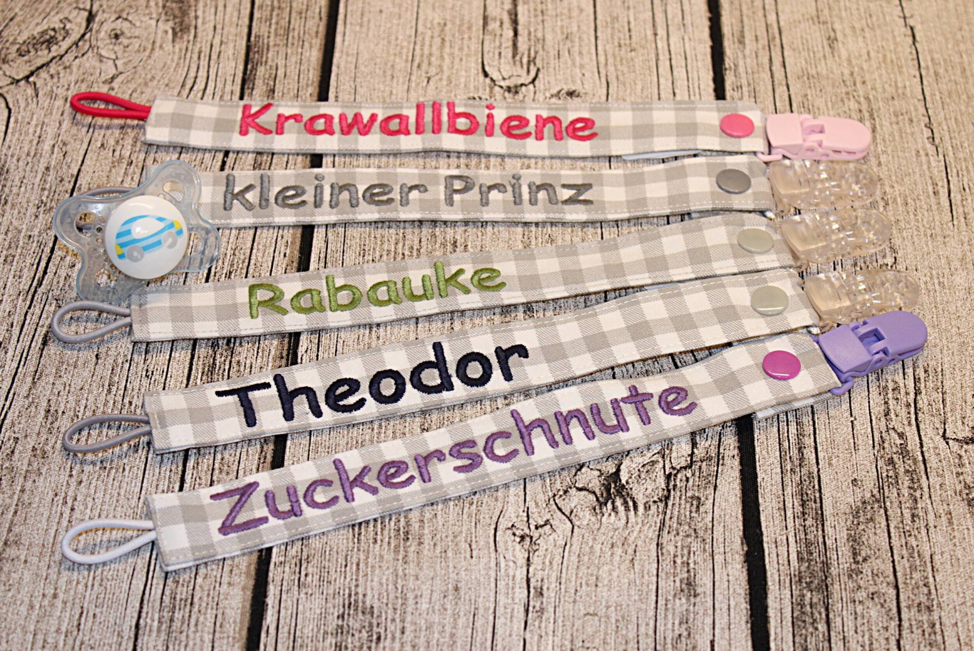 Schnullerband Mit Namen, Wunschtext, Persönlicher Stickerei - Nuckihalter, Schnullerkette von Etsy - HahnenTrittShop