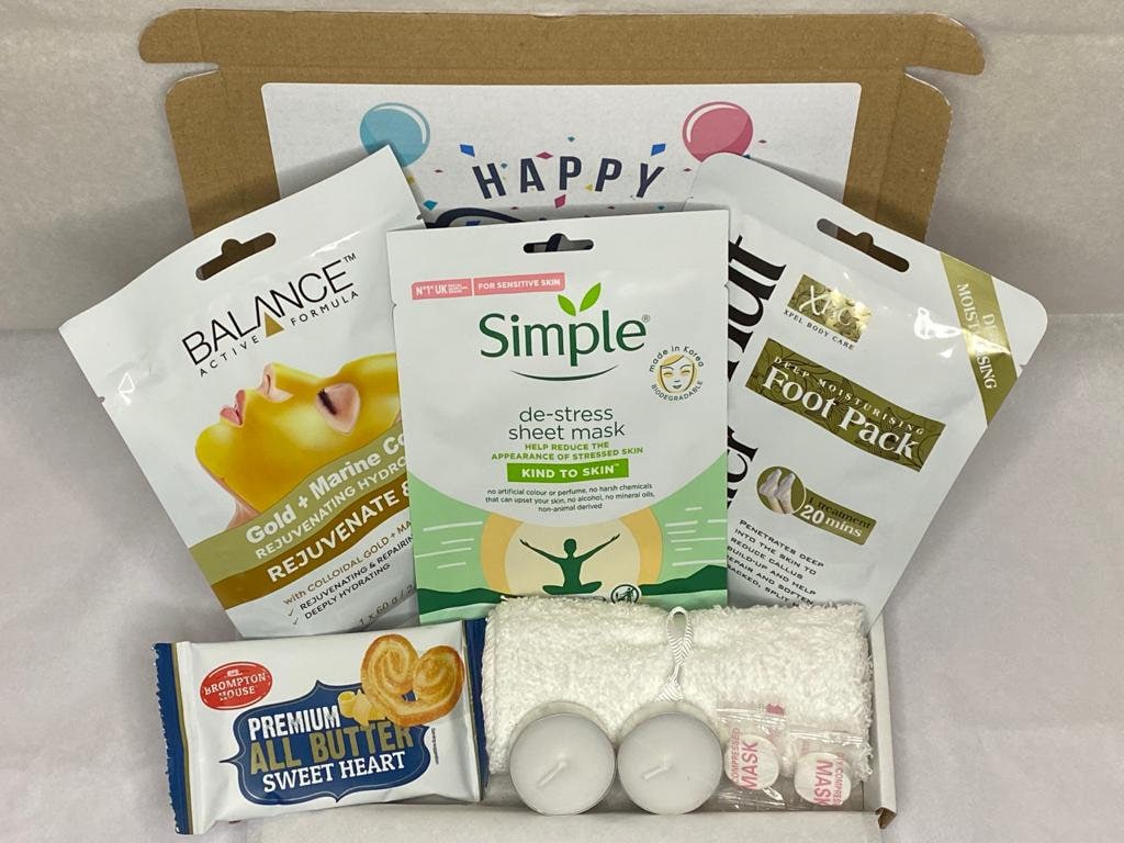 Weiß Personalisierter Pflege-Hemmer Pamper Hautpflege Geschenkbox, Geburtstagsgeschenk, Beste Freundin Geschenk von Etsy - HamperMoments