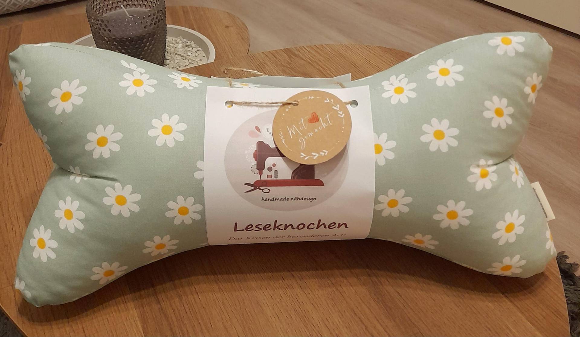 Leseknochen Nackenkissen 36x18 cm Handmade Gänseblümchen von Etsy - FadenSpektakel