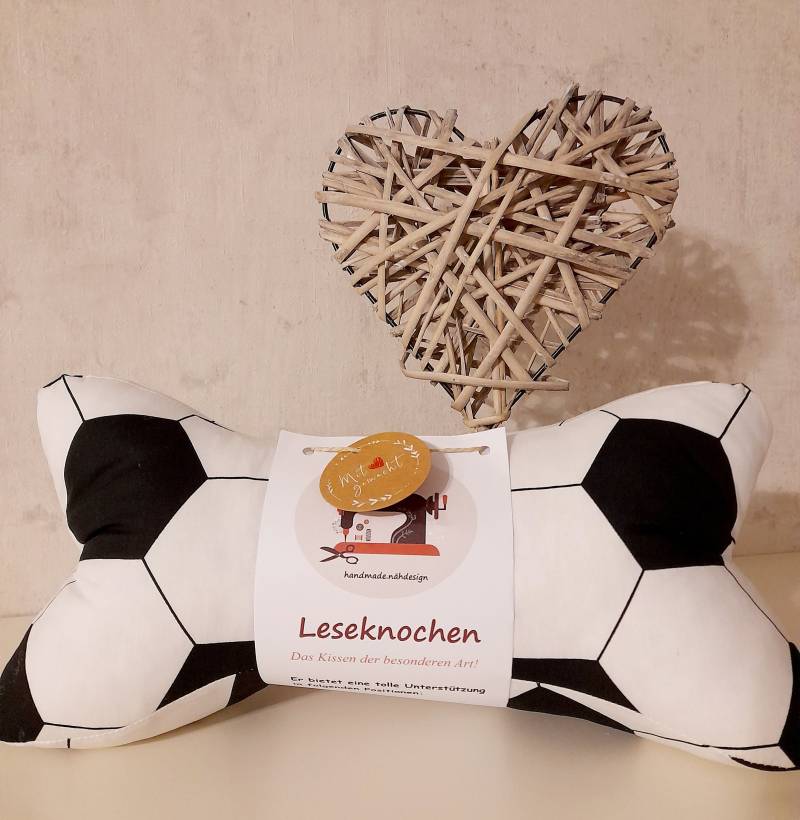 Leseknochen Nackenkissen 36x18 cm Motiv Fußball Schwarz/Weiß von Etsy - HandmadeNaehdesign