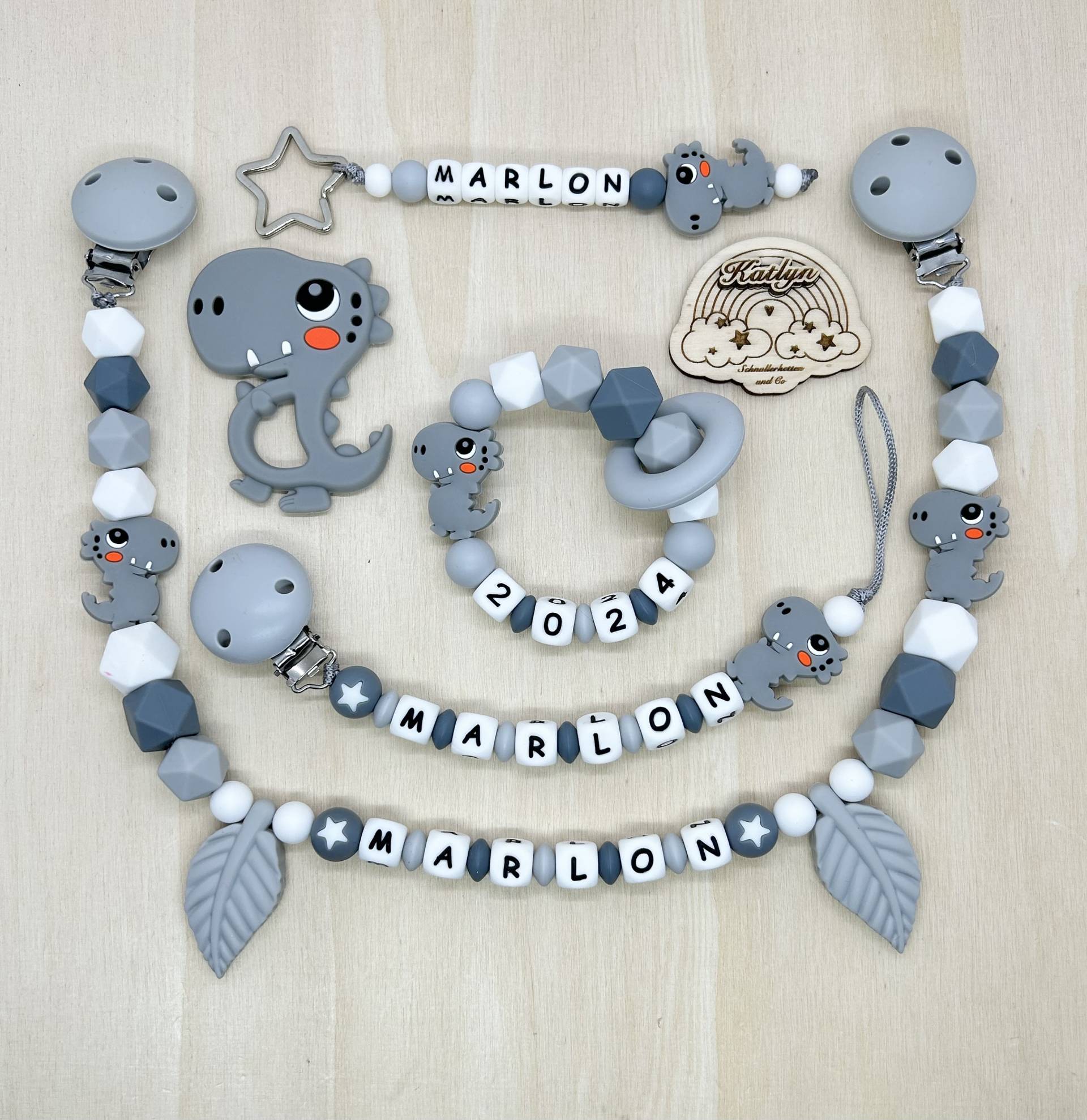 Babygeschenk Schnullerkette Mit Name , Kinderwagenkette, Schlüsselanhänger Und Greifling Aus Silikon Perlen Dino + Ring Adaptor Gratis von Etsy - Handmadekatlyn