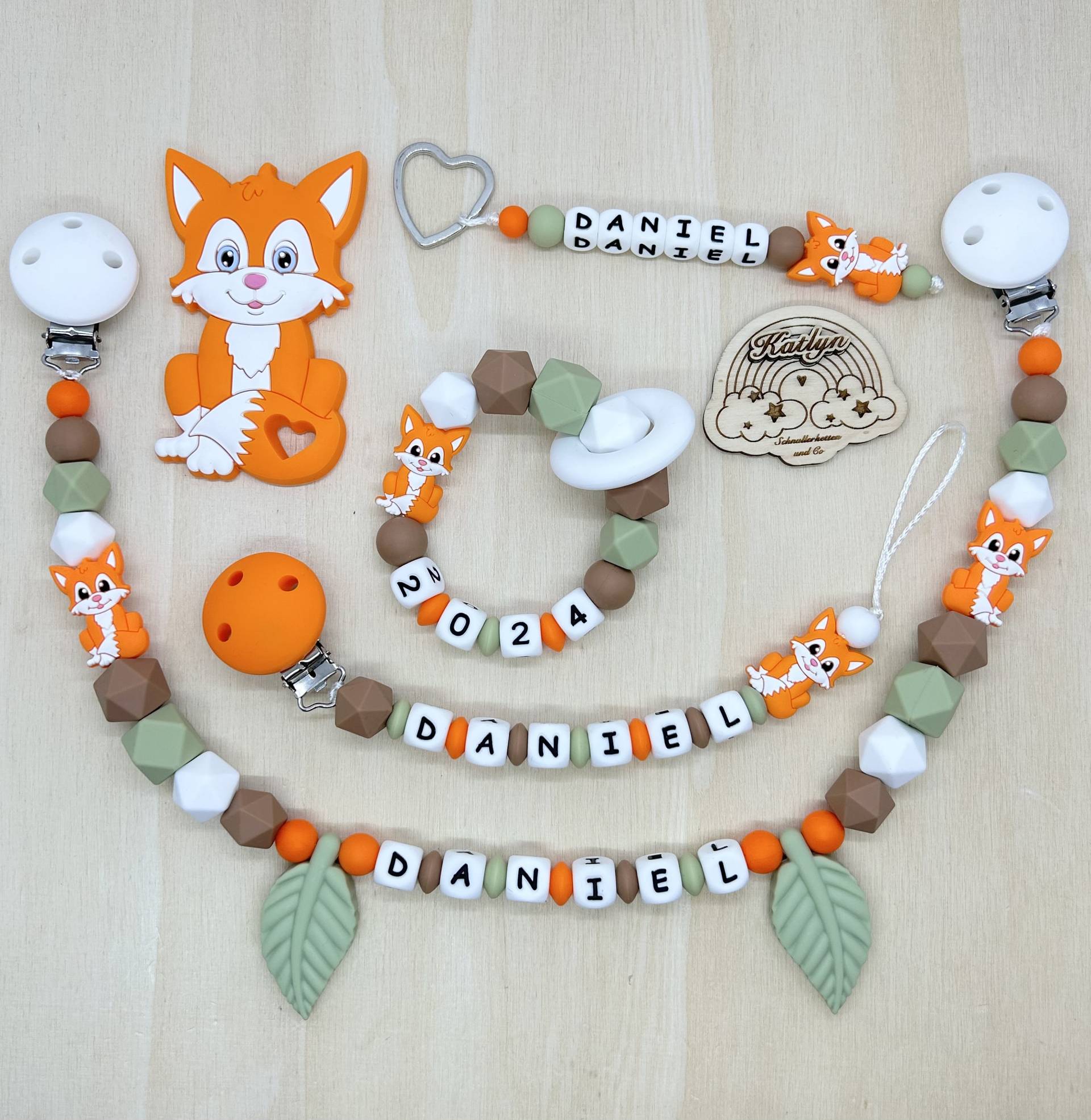 Babygeschenk Schnullerkette Mit Name , Kinderwagenkette, Schlüsselanhänger Und Greifling Aus Silikon Perlen Fuchs + Ring Adaptor Gratis von Etsy - Handmadekatlyn