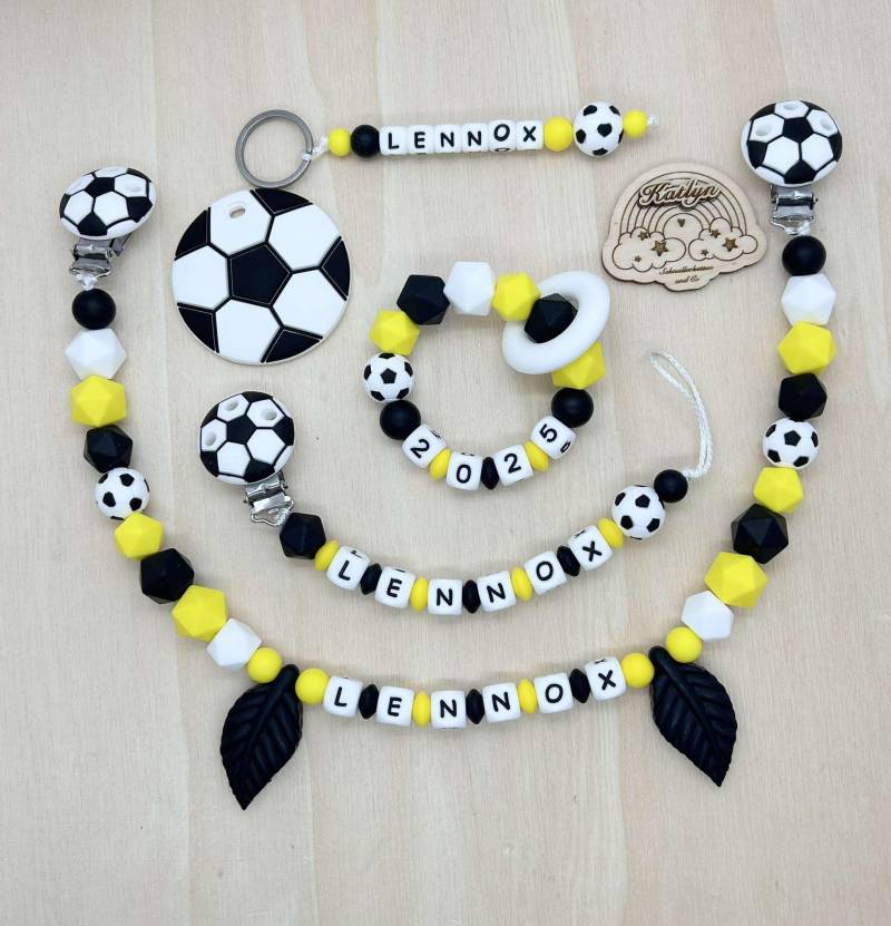 Schnullerkette Mit Name Kinderwagenkette Greifling Schlüsselanhänger Fußball Geschenk Set , Gratis Ring Adaptor von Etsy - Handmadekatlyn