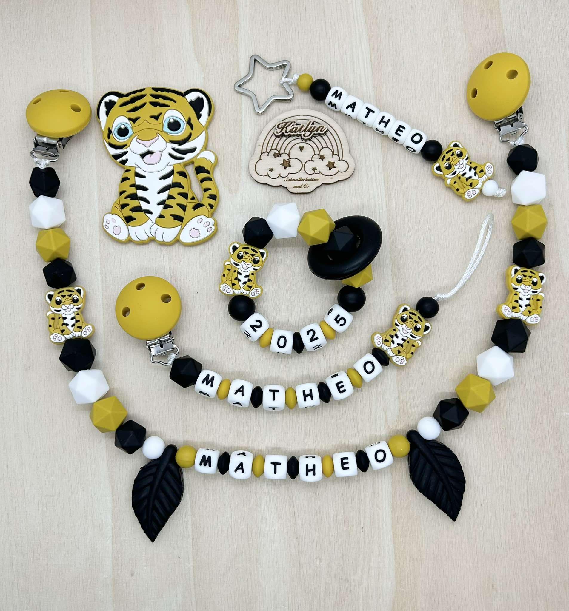 Schnullerkette Mit Name Kinderwagenkette Greifling Schlüsselanhänger Tiger Geschenk Set , Gratis Ring Adaptor von Etsy - Handmadekatlyn