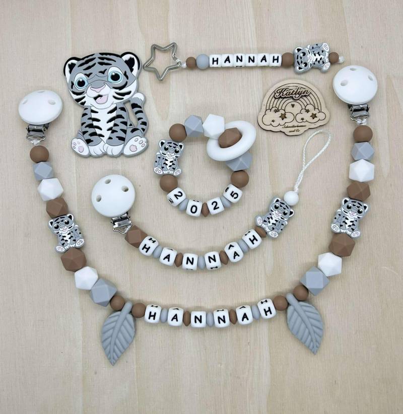 Schnullerkette Mit Name Kinderwagenkette Greifling Schlüsselanhänger Tiger Geschenk Set Aus Silicon , Gratis Ring Adaptor von Etsy - Handmadekatlyn