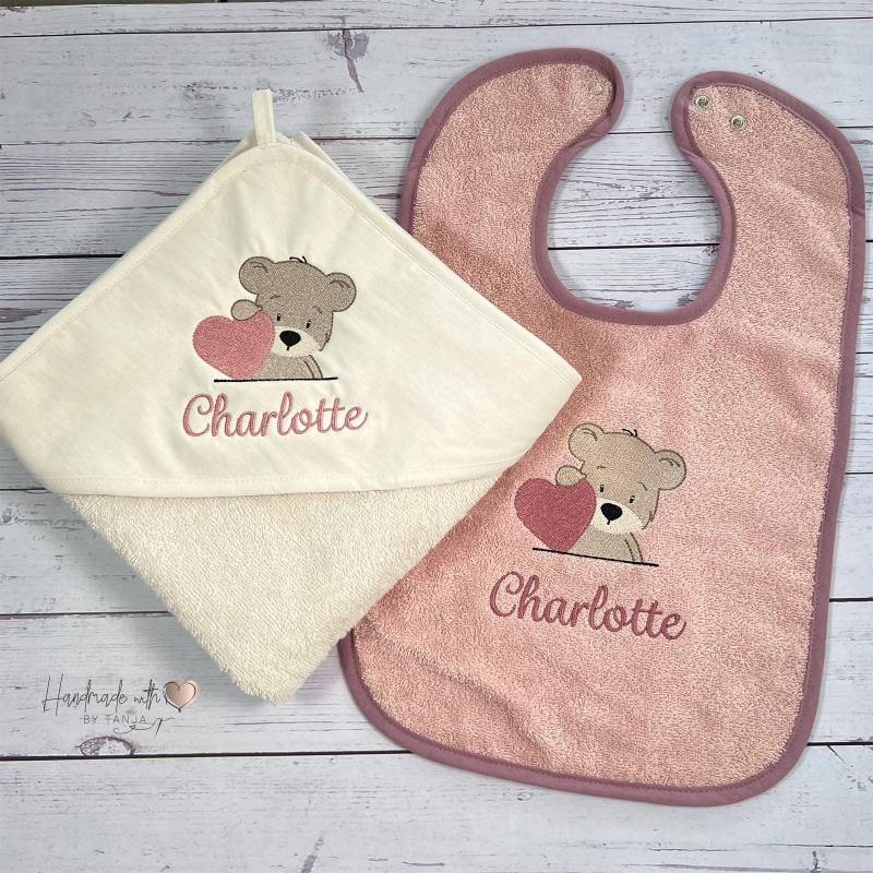 Baby Geschenk Set | Kapuzenhandtuch Und Lätzchen Personalisiert Babyset Mit Namen Bestickt von Etsy - HandmadelovebyTanja