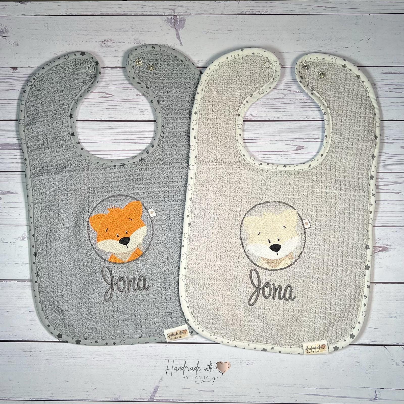 Bio Lätzchen Mit Süßem Fuchs Und Namen Bestickt I Personalisiertes Spucktuch Babylätzchen Personalisiert Geschenkidee Baby von Etsy - HandmadelovebyTanja