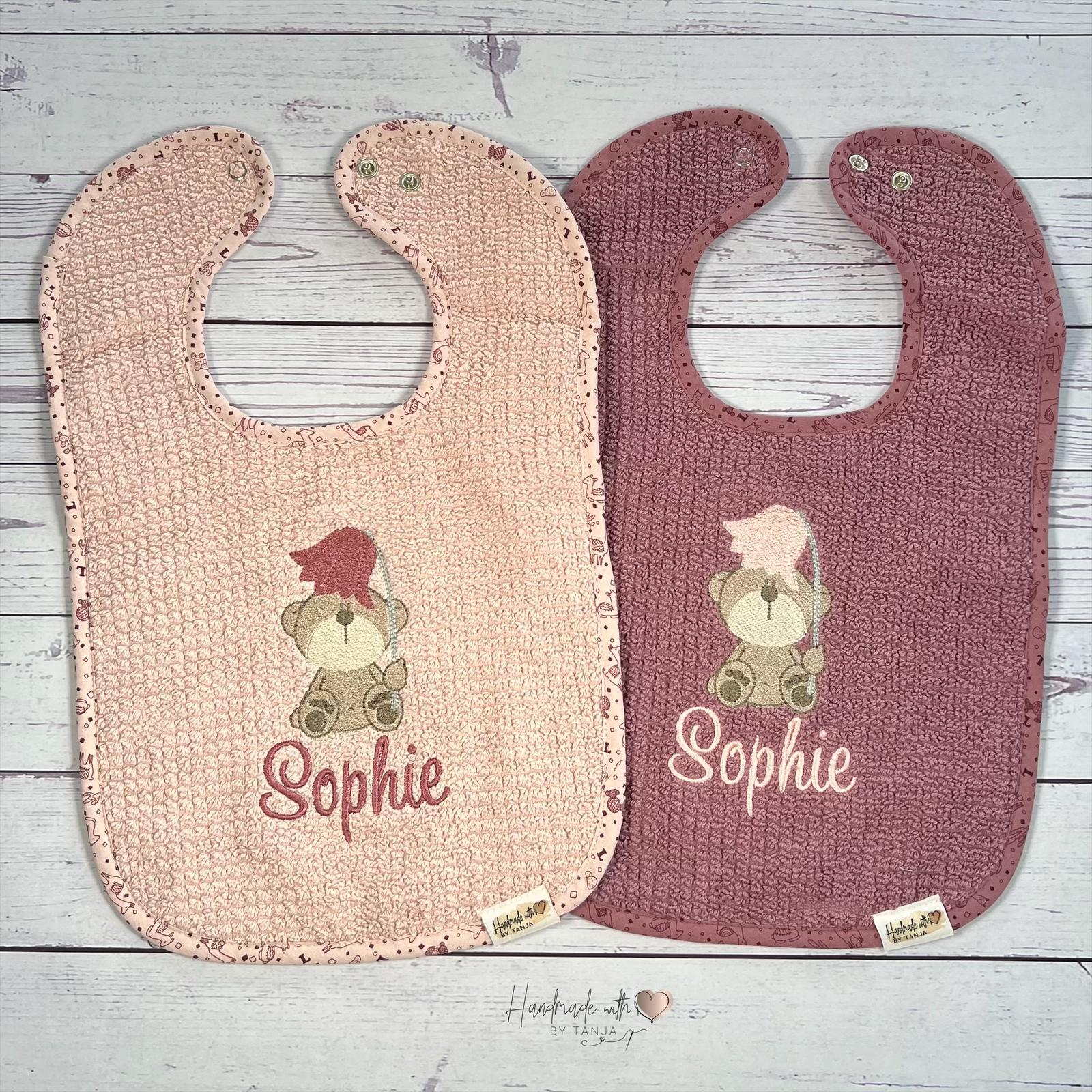 Bio Lätzchen Mit Süßem Teddy Und Namen Bestickt I Personalisiertes Babylätzchen Spucktuch Druckknopf Babygeschenk von Etsy - HandmadelovebyTanja