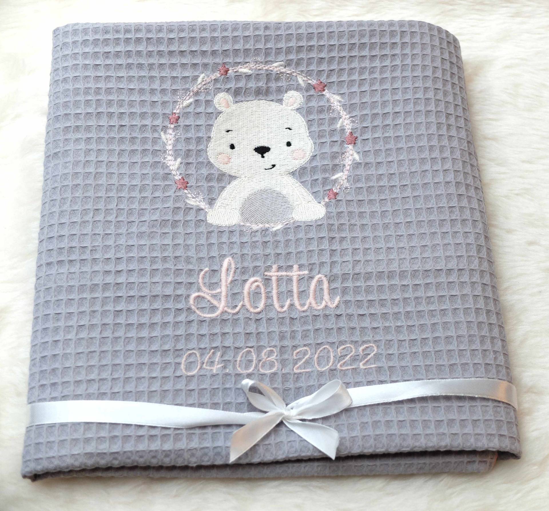 Personalisierte Babydecke Waffelpique /Babygeschenk/Puckdecke/Mit Namen/Personalisiert Personalisierte Babydecke Waffelpique /Babygeschenk/Puckdecke/Mit Namen/Personalisiert von Etsy - HannisStickecke
