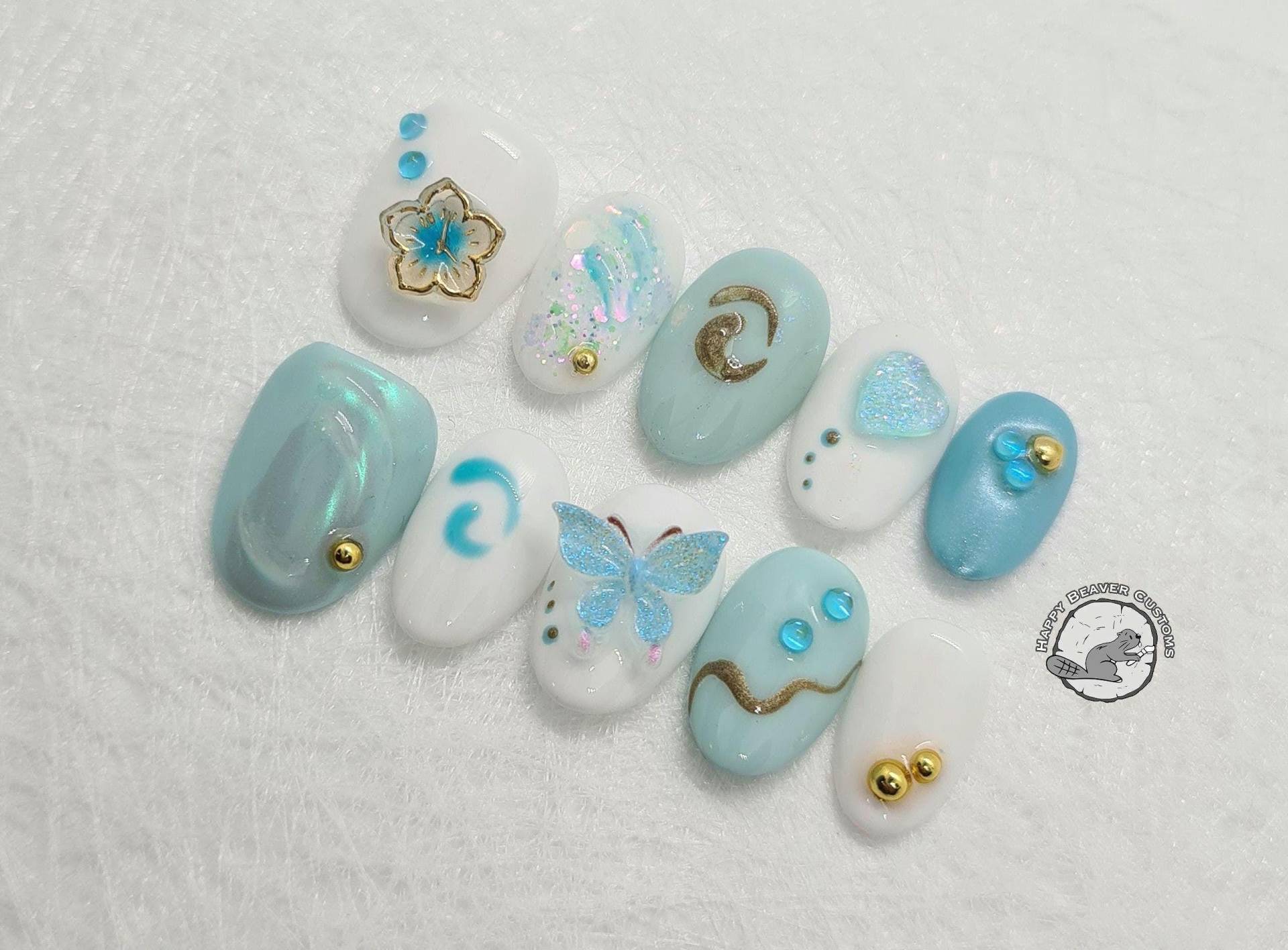 Freestyle 3D Press On Nails, Blumen - Und Schmetterlingsnägel, Kurze Nägel, Blau-Weiße Goldene Chromnägel, Gel Nagel, Pastellnägel, Fairy Nägel von Etsy - HappyBeaverCustoms