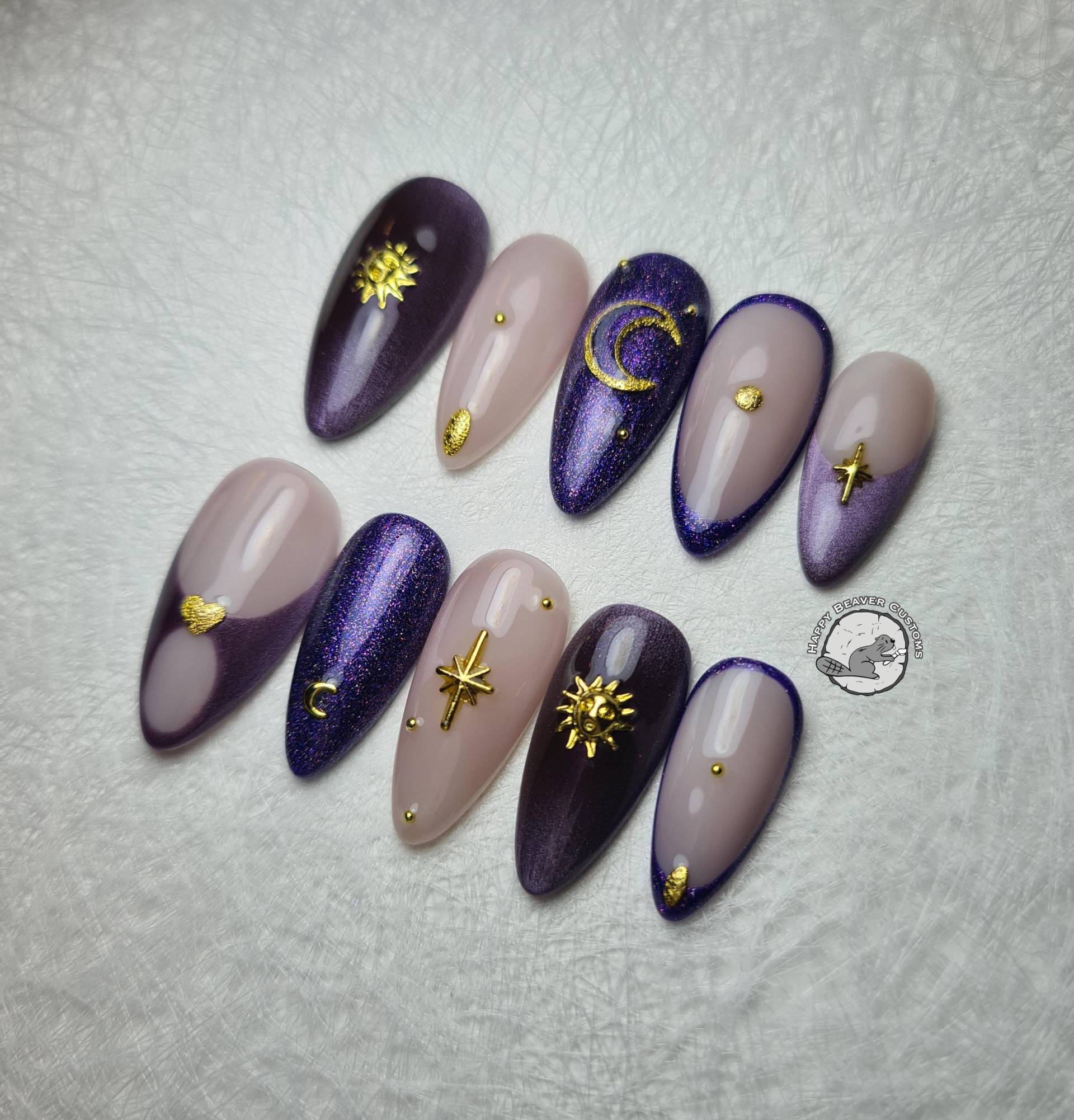 Freestyle Press On Nails, Frühlingsnägel, Medium Almond Nägel, Lila Violett Glänzende Goldnägel, Gel Nagel von Etsy - HappyBeaverCustoms