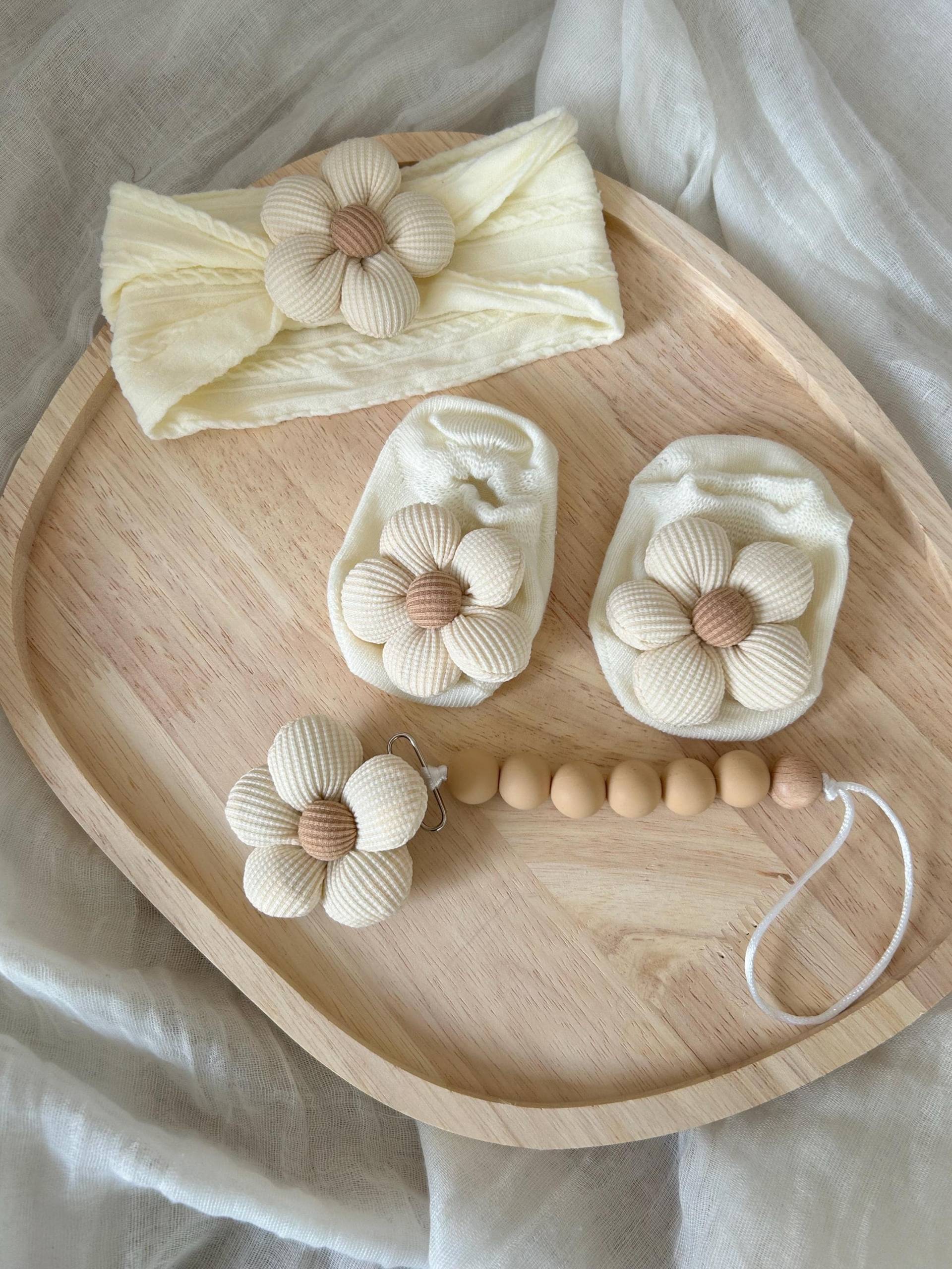 Schnullerkette Mit Gravur Schnullerklip Für Mädchen Blumen, Haarband, Personalsiert, Geschenke Babys, Perlen Gravur Schnullerkette Mit Gravur Schnullerklip Für Mädchen Blumen, Haarband, Personalsiert, Geschenke Babys, Perlen Gravur von Etsy - HappymomentsDE