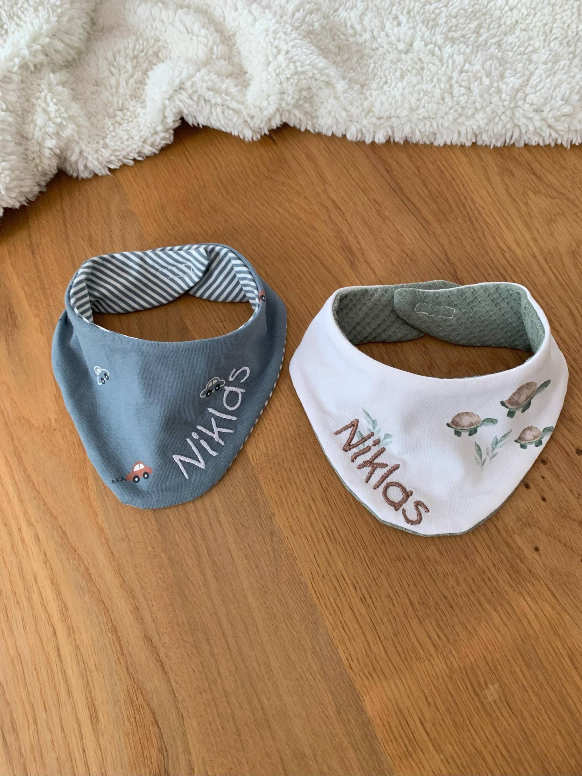 Personalisiertes Babyhalstuch Beidseitig Verwendbar Aus Zertifiziertem Baumwollstoff Personalisiertes Babyhalstuch Beidseitig Verwendbar Aus Zertifiziertem Baumwollstoff von Etsy - HeidisNaehgarten