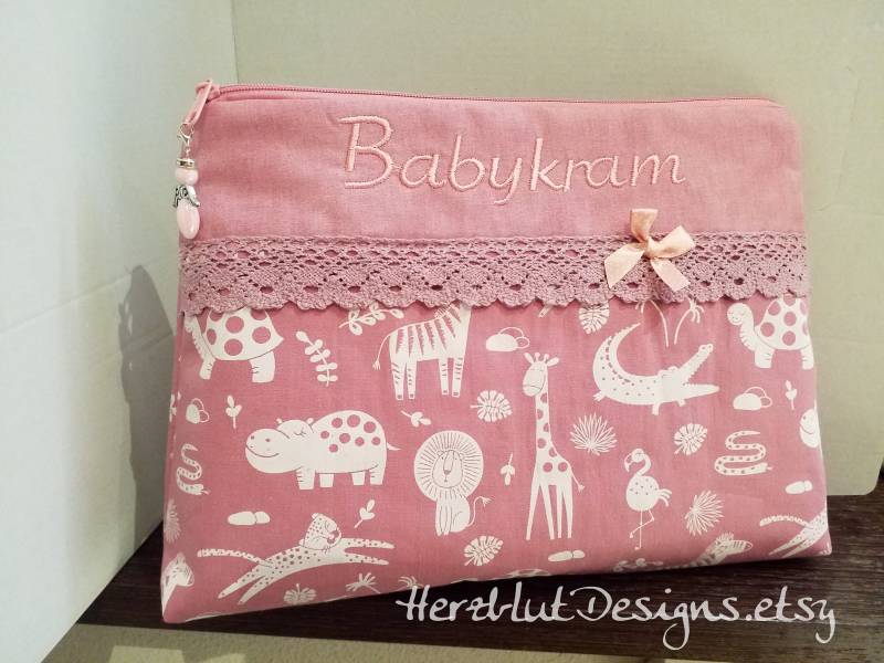 Windeltasche/Kulturtasche + Name von Etsy - HerzblutDesigns