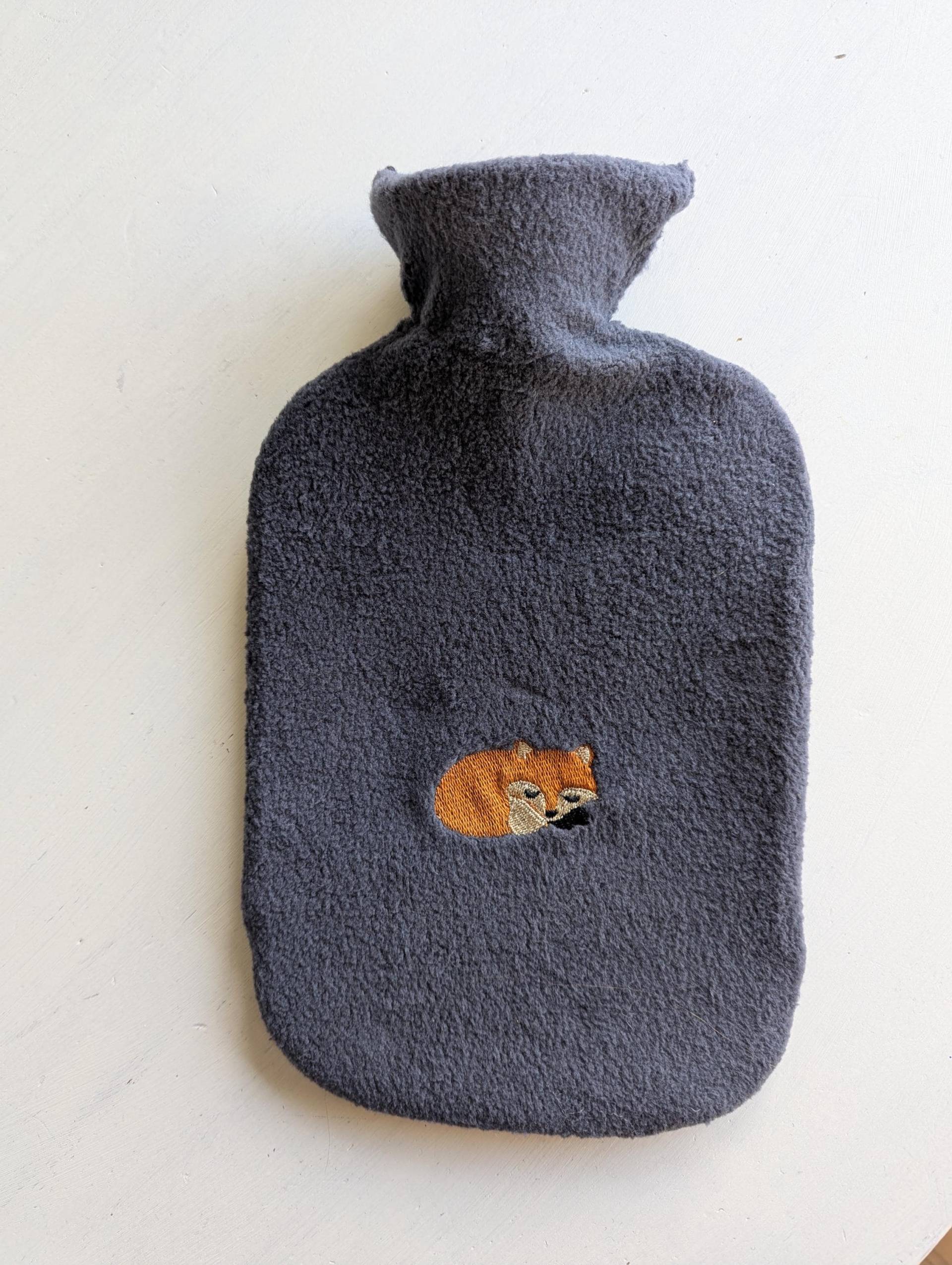 Wärmflasche Baumwollfleece Grau Mit Stickerei Schlafender Fuchs von Etsy - HerzensKleiderStoffe