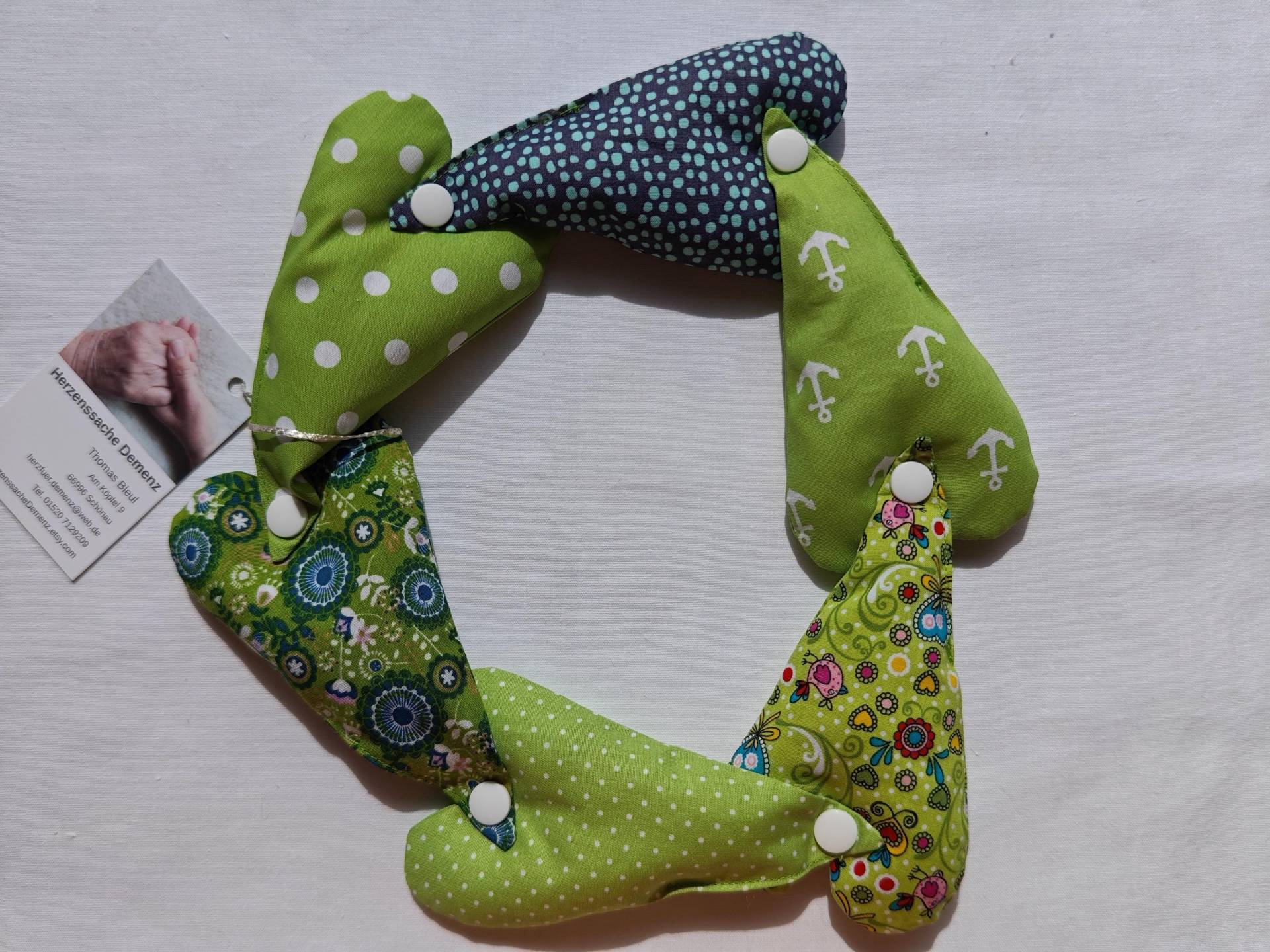 Herzensband Mit 6 Fühl-Herzen Zum Nesteln Für Menschen Demenz Herzensband Mit 6 Fühl-Herzen Zum Nesteln Für Menschen Demenz von Etsy - HerzenssacheDemenz