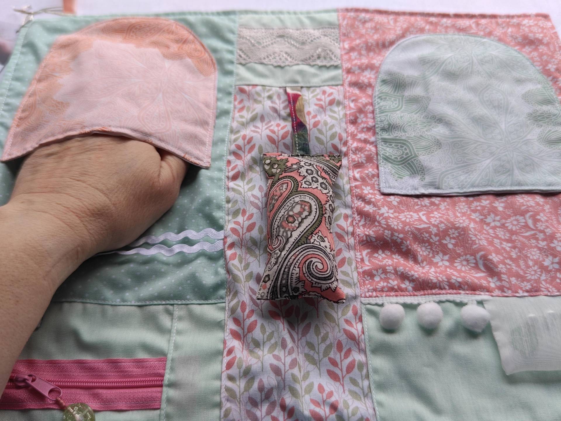 Nesteldecke Nostalgie Für Menschen Mit Demenz, Personalisierbar Nesteldecke Nostalgie Für Menschen Mit Demenz, Personalisierbar von Etsy - HerzenssacheDemenz