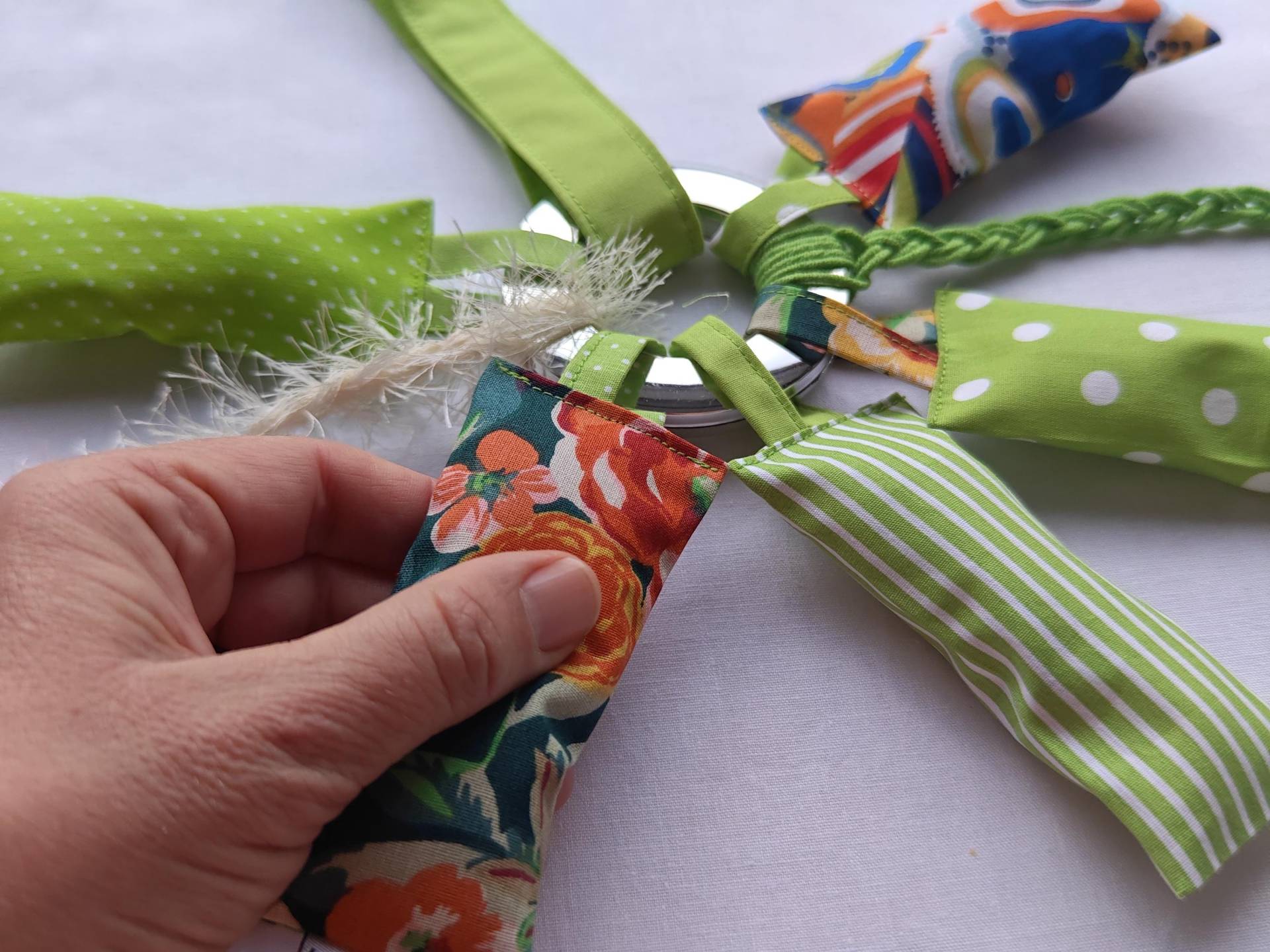 Nestelring Mit 5 Fühl-Säckchen Und Einem Clip Für Menschen Demenz, Personalisierbar Nestelring Mit 5 Fühl-Säckchen Und Einem Clip Für Menschen Demenz, Personalisierbar von Etsy - HerzenssacheDemenz