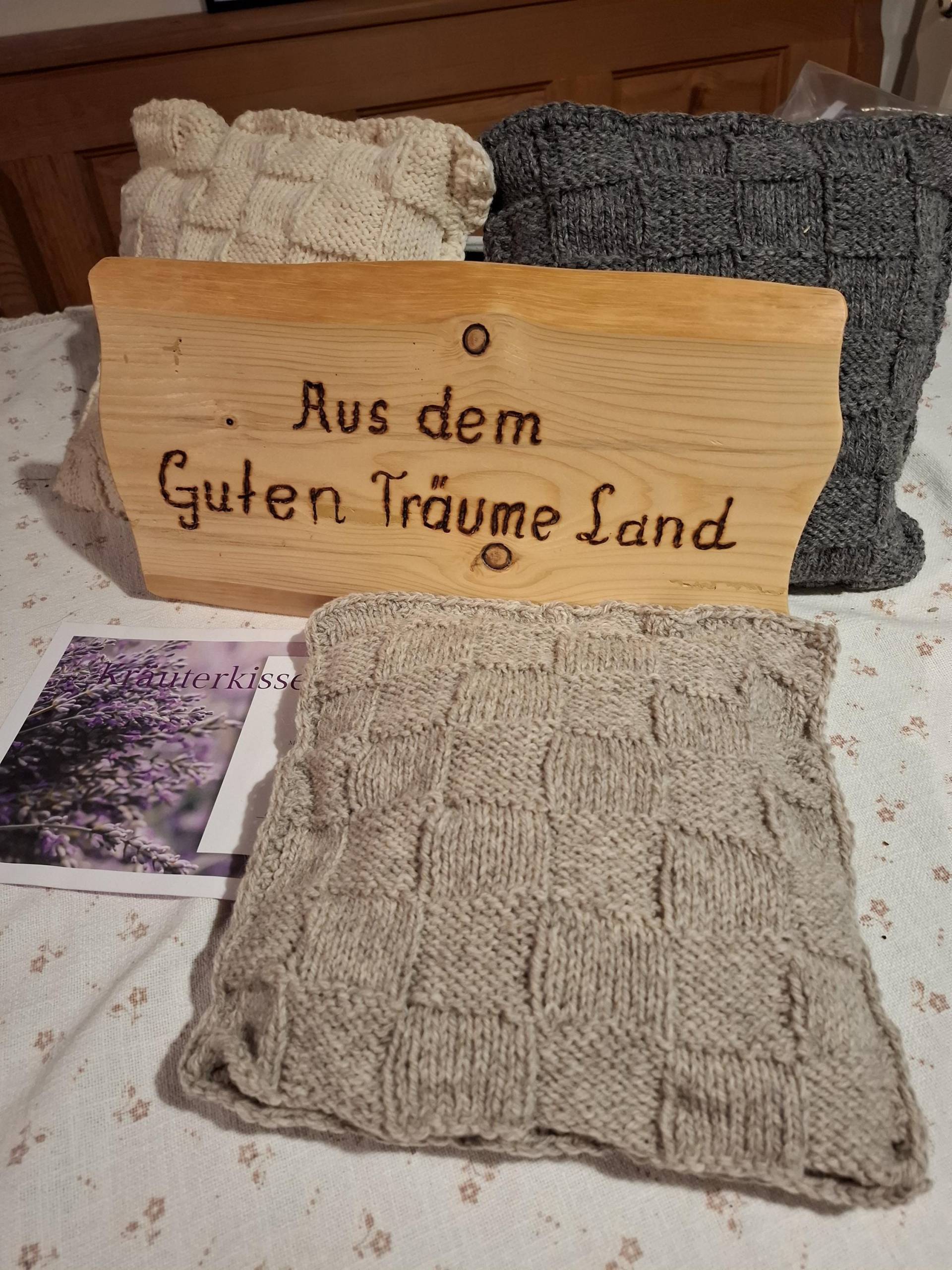 Kräuterkissen Braun Handgestrickt Gefüllt Mit Kräutern Und Polsterflocken von Etsy - Herzerlomi