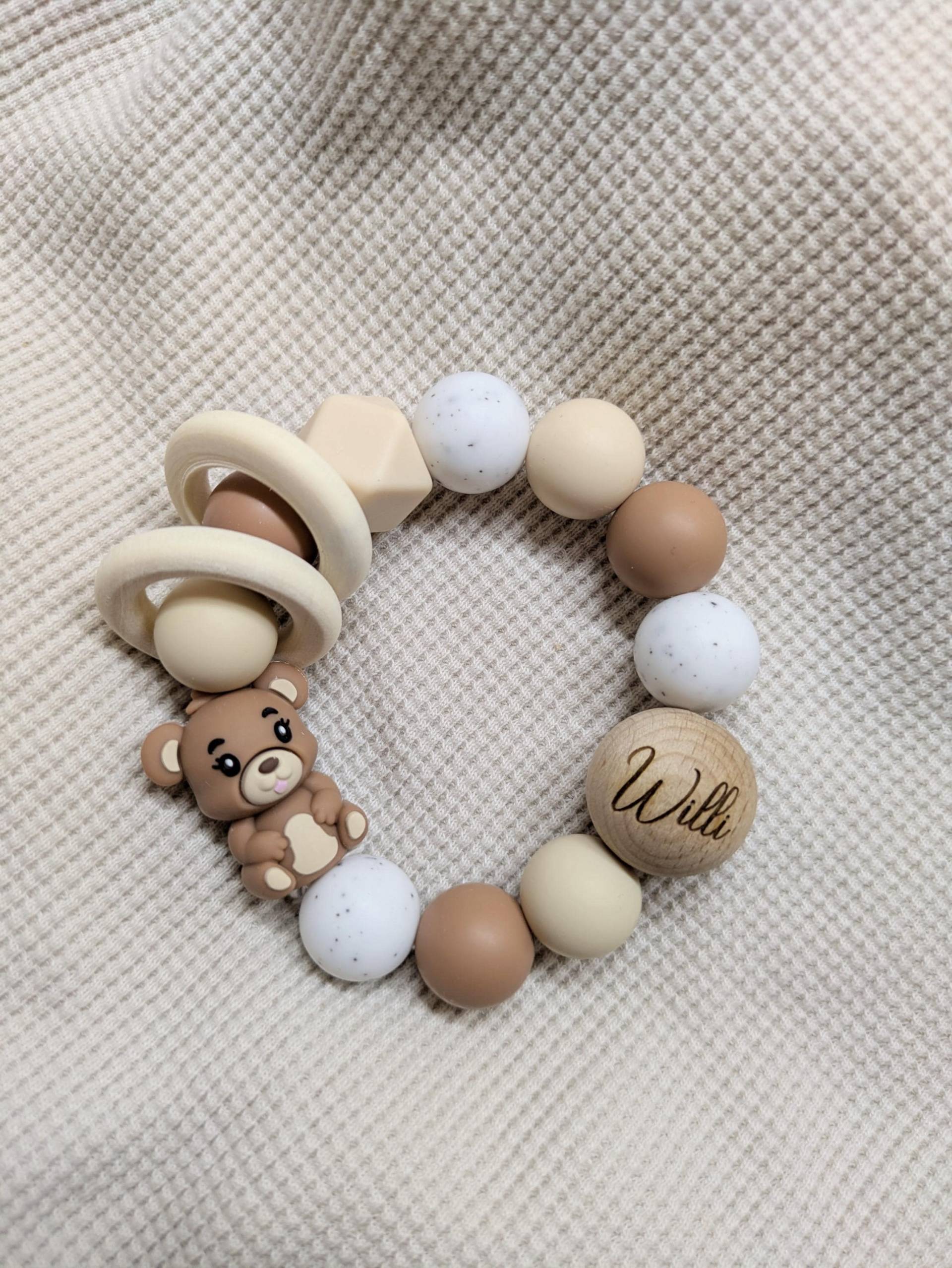 Greifling L Rassel Personalisiert Bär Teddybär Weiß, Beige Und Braun Geschenk Zur Babyparty, Geburt Taufe Greifling L Rassel Personalisiert Bär Teddybär Weiß, Beige Und Braun Geschenk Zur Babyparty, Geburt Taufe von Etsy - HerzstueckByDenise