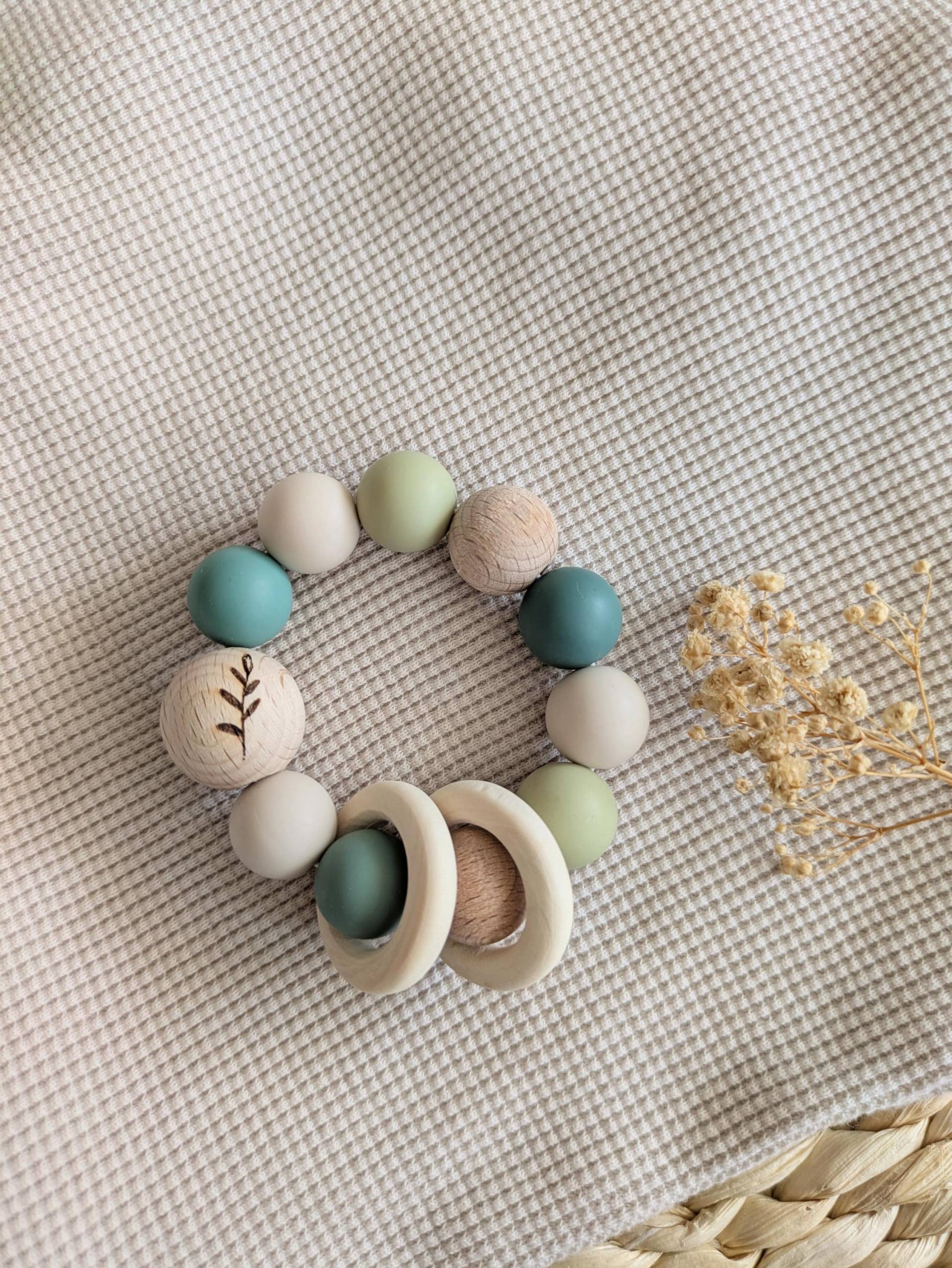 Greifling L Rassel Personalisiert Eukalyptus Grün, Beige Und Blau Geschenk Zur Babyparty, Geburt Taufe Greifling L Rassel Personalisiert Eukalyptus Grün, Beige Und Blau Geschenk Zur Babyparty, Geburt Taufe von Etsy - HerzstueckByDenise