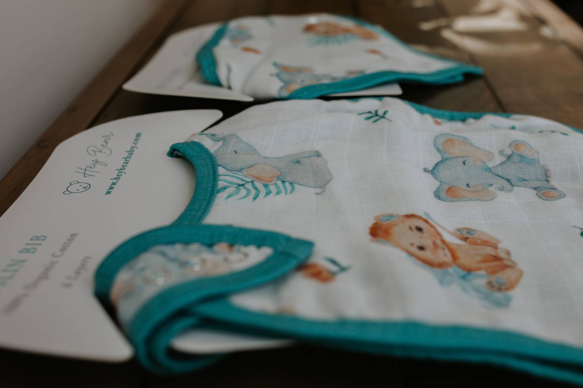 Rüssel & Tails Bib | Futterib Großes Verstellbare Safari Print Musselin Bio-Baumwolle Baby Geschenke Shower Geschenk von Etsy - HeybearbabyGB