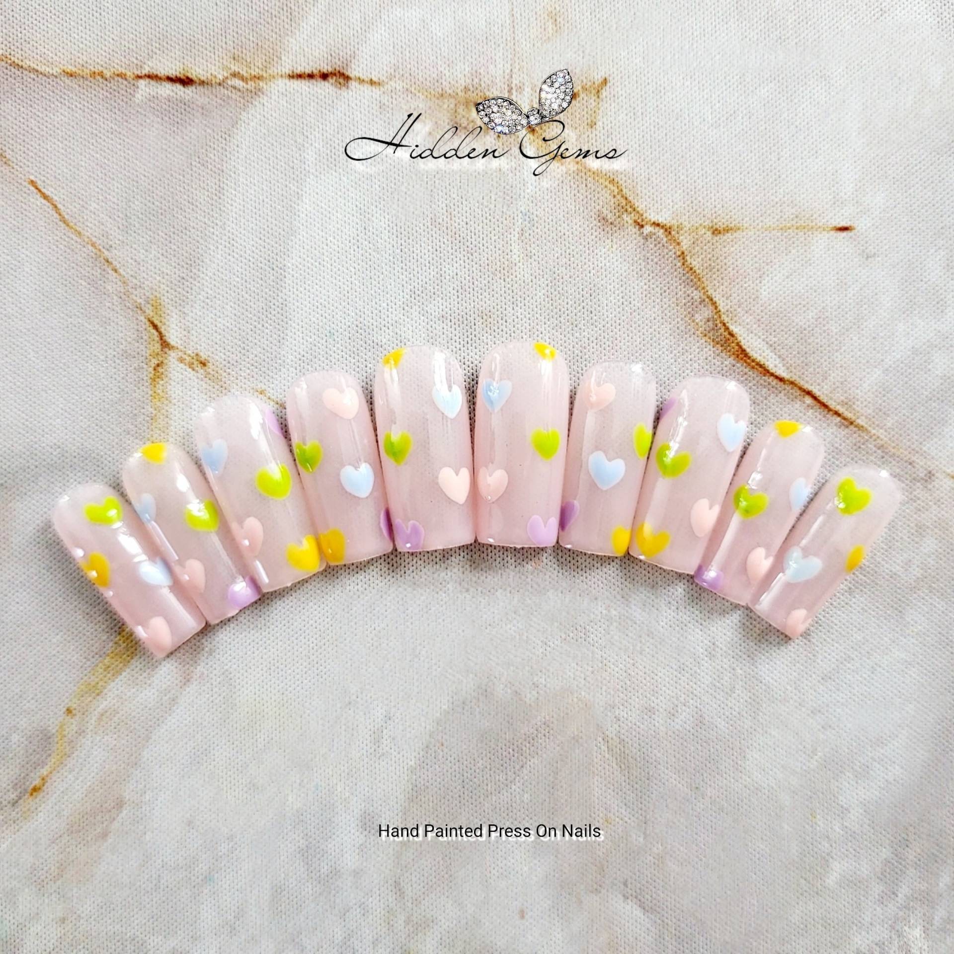 Glänzende Bunte Süße Herzen Drücken Auf Die Nägel | Falsche Luxus Bestseller Bester Nagel-Shop Trending von Etsy - HiddenGemsNailShop