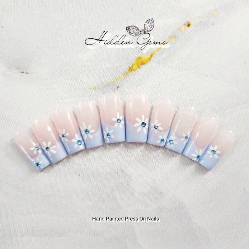 Glänzende Blumen & Blaue Strasssteine Drücken Sie Auf Die Nägel | Falsche Luxus Bestseller Bester Nagel-Shop Trending von Etsy - HiddenGemsNailShop