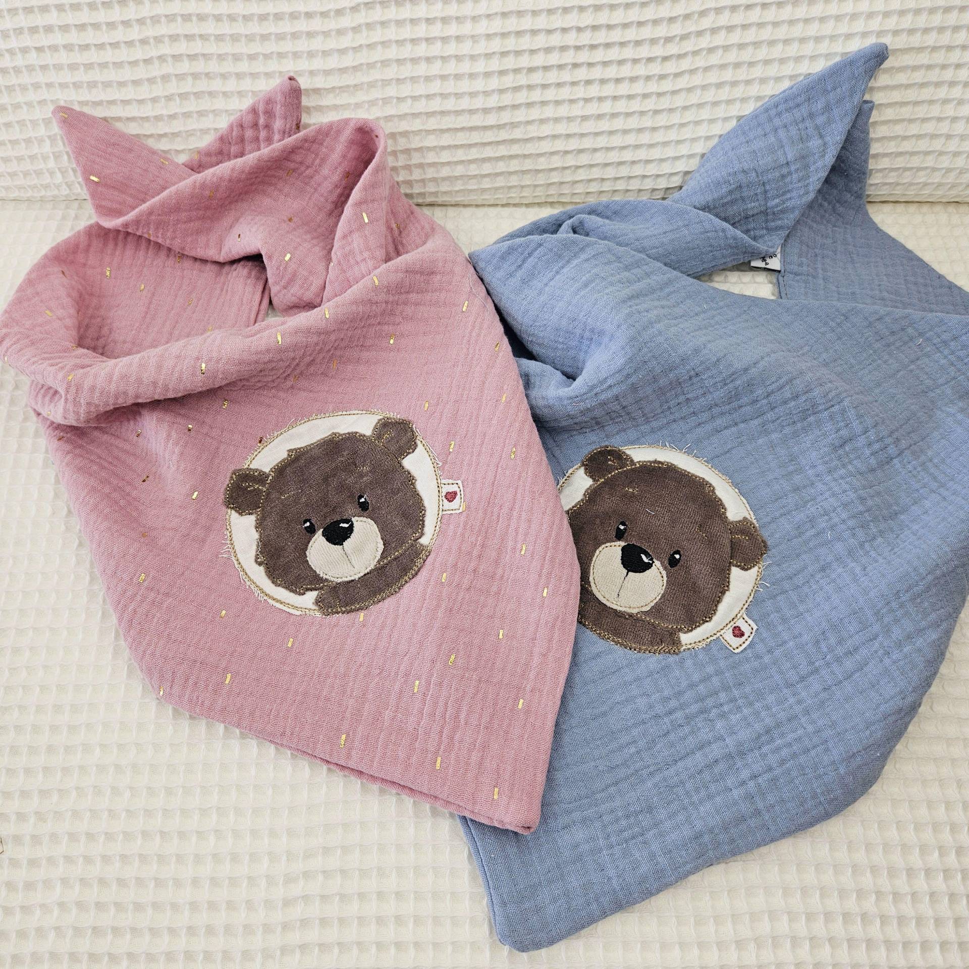 Halstuch Kinder Mit Bärchen, Personalisierbar, Musselin Spucktuch, Schnuffeltuch Babys, Geschenke Für Kinder, Lätzchen Personalisiert Halstuch Kinder Mit Bärchen, Personalisierbar, Musselin Spucktuch, Schnuffeltuch Babys, Geschenke Für Kinder, Lätzchen Personalisiert von Etsy - HomemadebyBritta