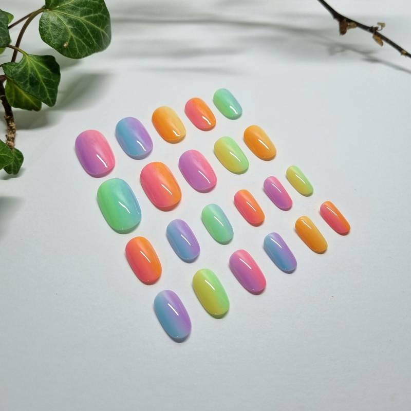 Candy Fade Rainbow Drücken Sie Auf Die Nägel, Kompletter Satz Von 22 von Etsy - HotGlossNailsStore