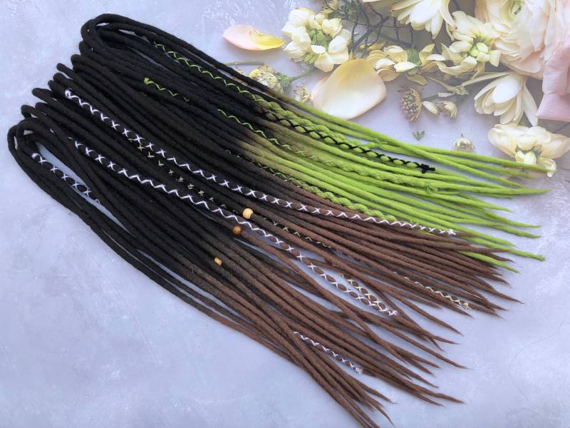 Wolle Fürchtet Ombre Schwarz Cappuccino | Hellbraun Mittelbraun + Schwarz-Grüne Farbe Double Ended Oder Single Soft Fake Merino Dreads von Etsy - HyggeDreads