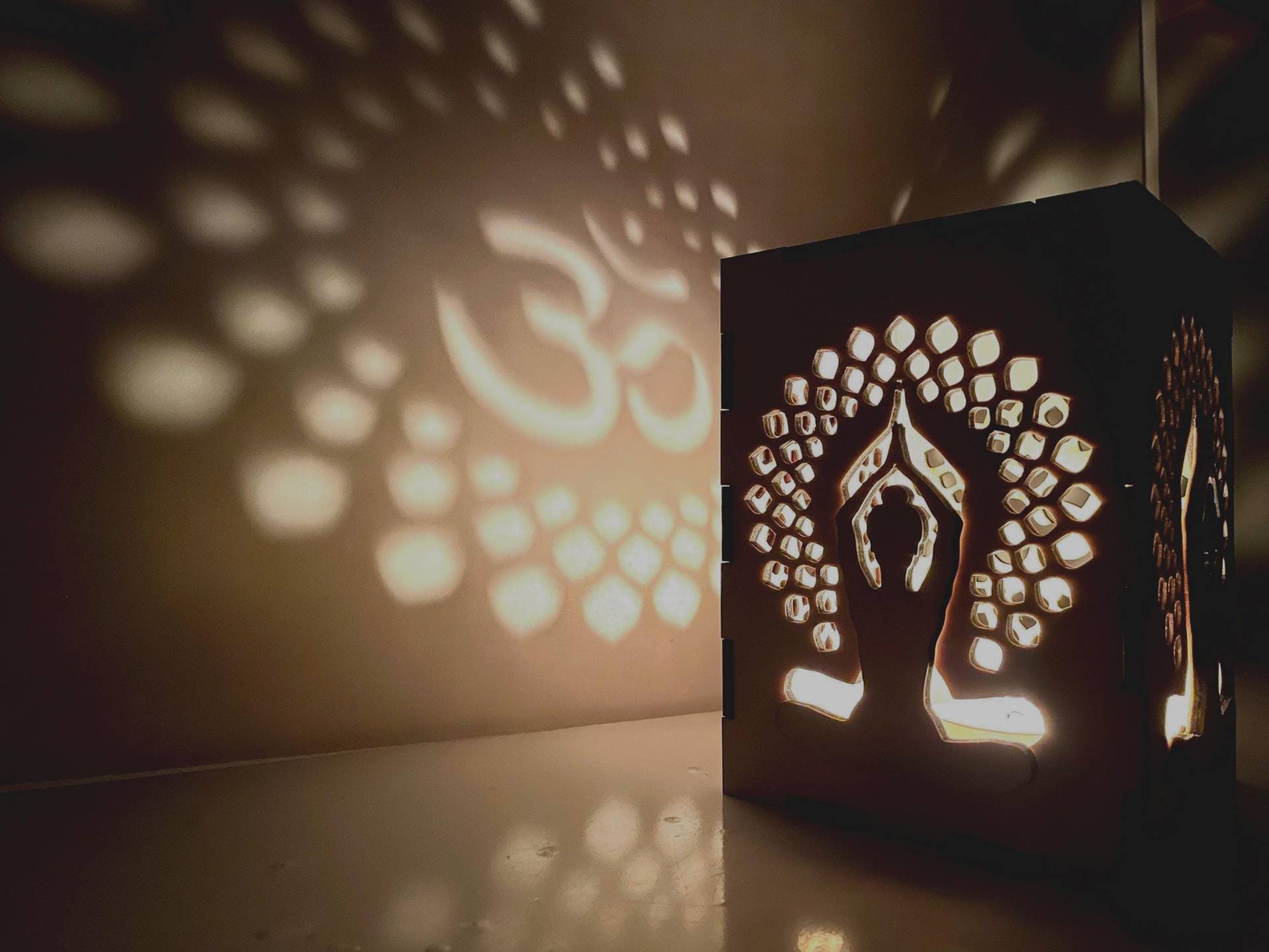 Yoga Dekor, Windlicht Schatten Wandkunst Aus Holz, Geschenk Idee, Yogaraum Yoga-Geschenke Für Frauen, Teelichthalter von Etsy - ITsmellsLikeWood