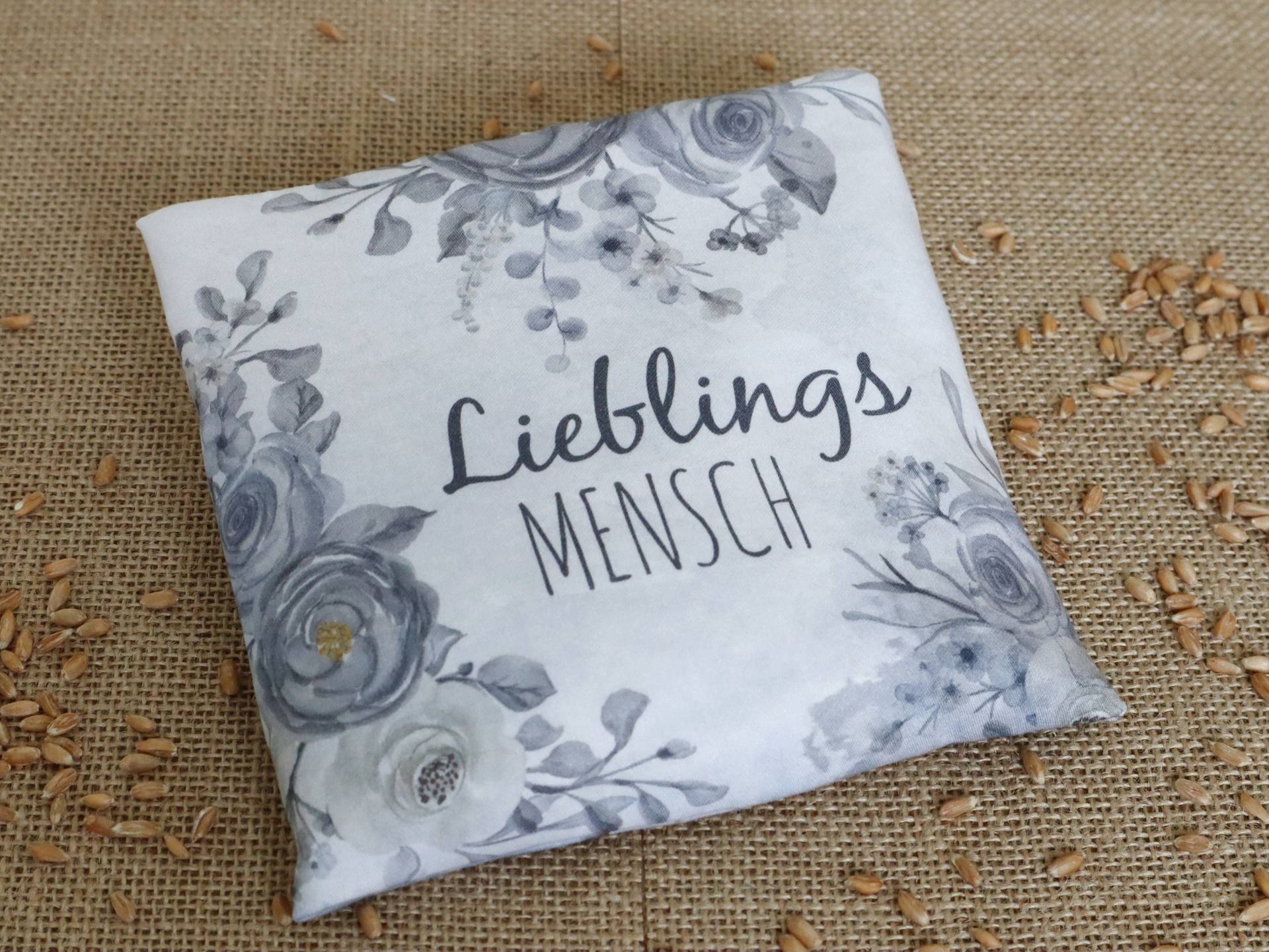 Körnerkissen "Lieblings Mensch" 15x15 cm | Wärmekissen Kältekissen Dinkelkissen Weihnachtsgeschenk von Etsy - Ideeschmiede