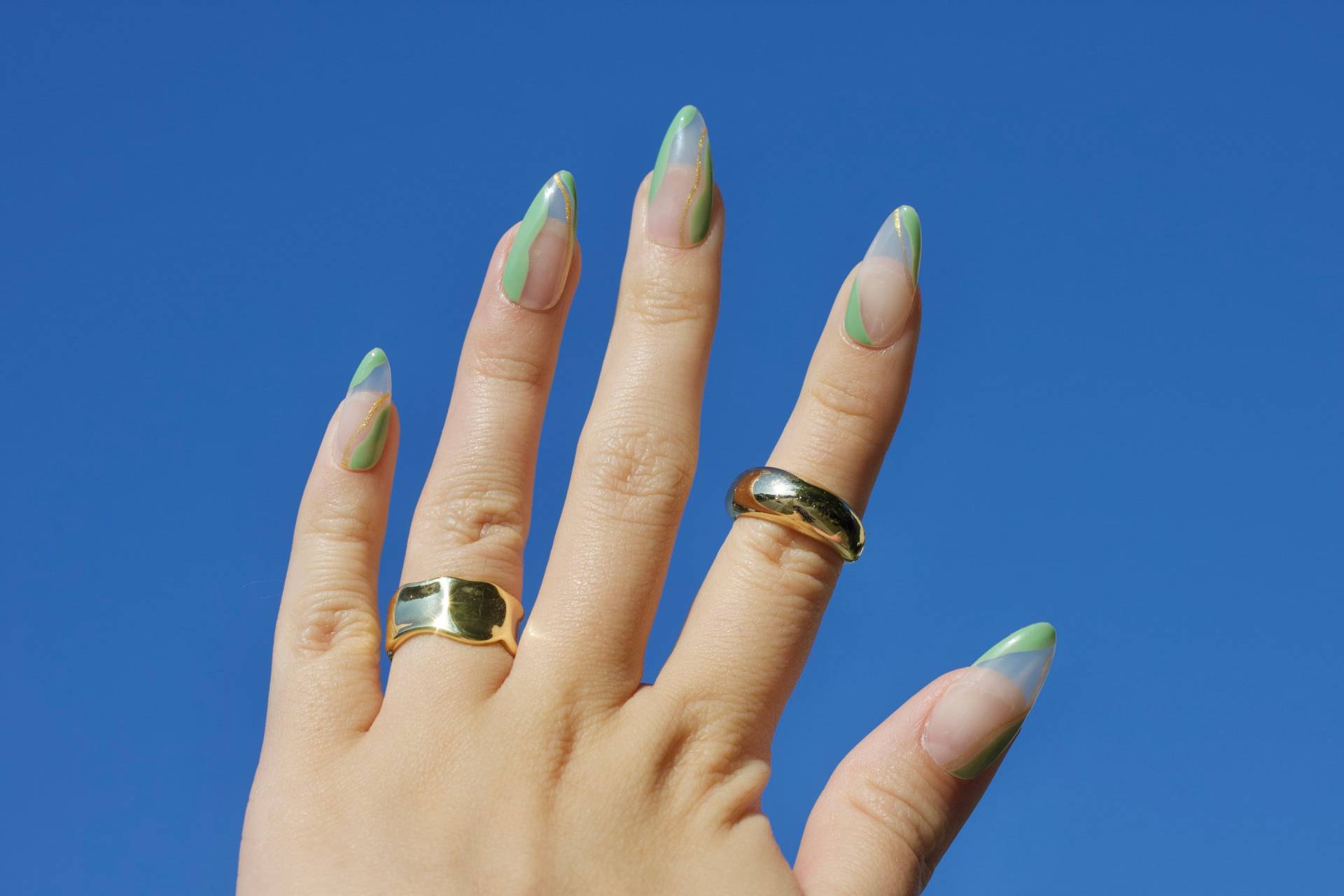 Olive Grün Abstrakte Nägel/Grenze Nägel/Drücken Sie Auf Trendige Gold von Etsy - ImaGINAtionNails