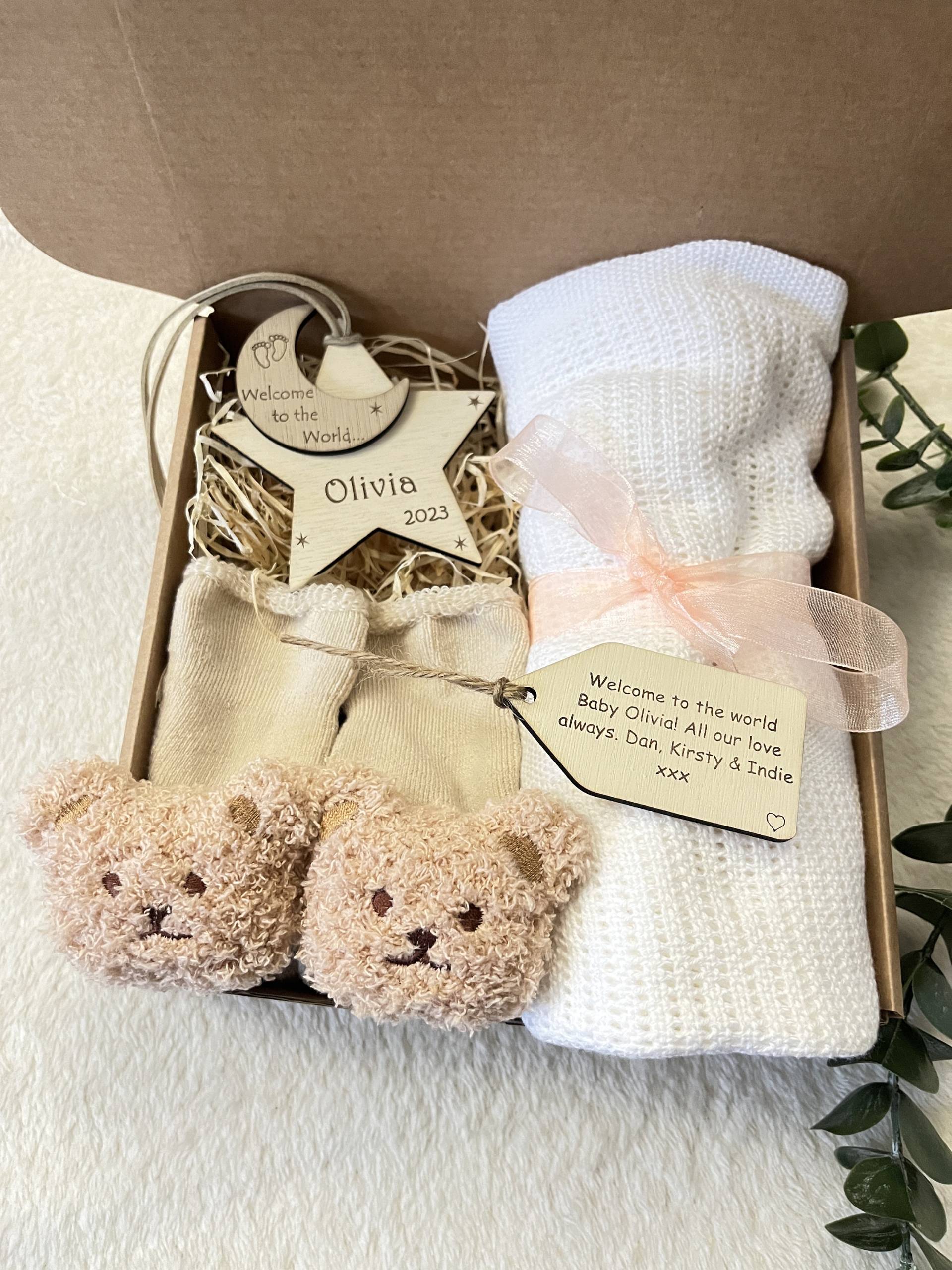 Mädchen Personalisierte Neue Baby-Geschenk-Box Baby-Geschenk-Set Für Mama Zu Geschenk-Set Baby-Hamper Personalisierte Baby-Geschenk von Etsy - Indieswoodentreasure