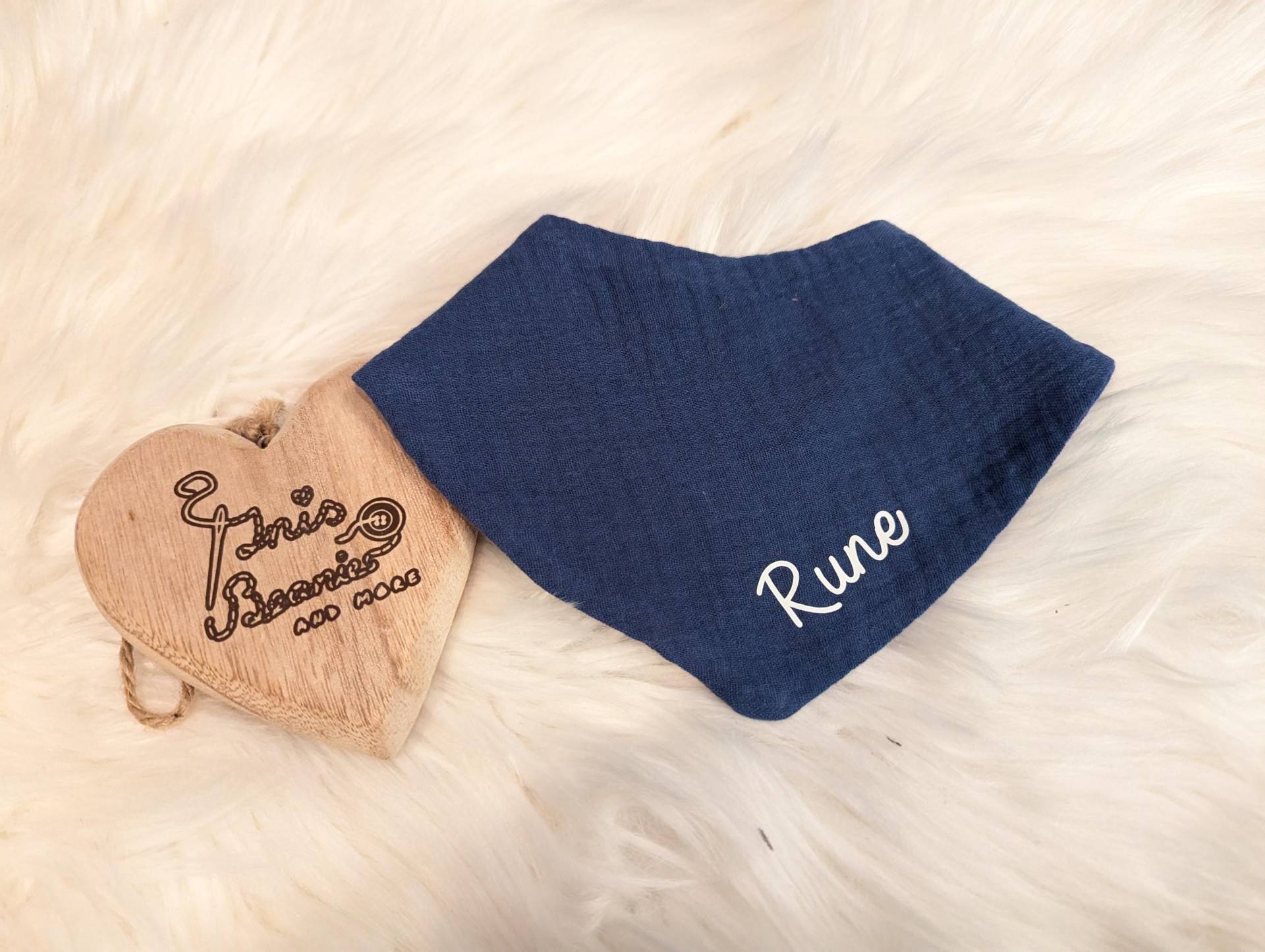 Halstuch, Lätzchen, Personalisiert Mit Namen, Schönes Geschenk Zur Geburt, Dreieckstuch von Etsy - InisBeanies