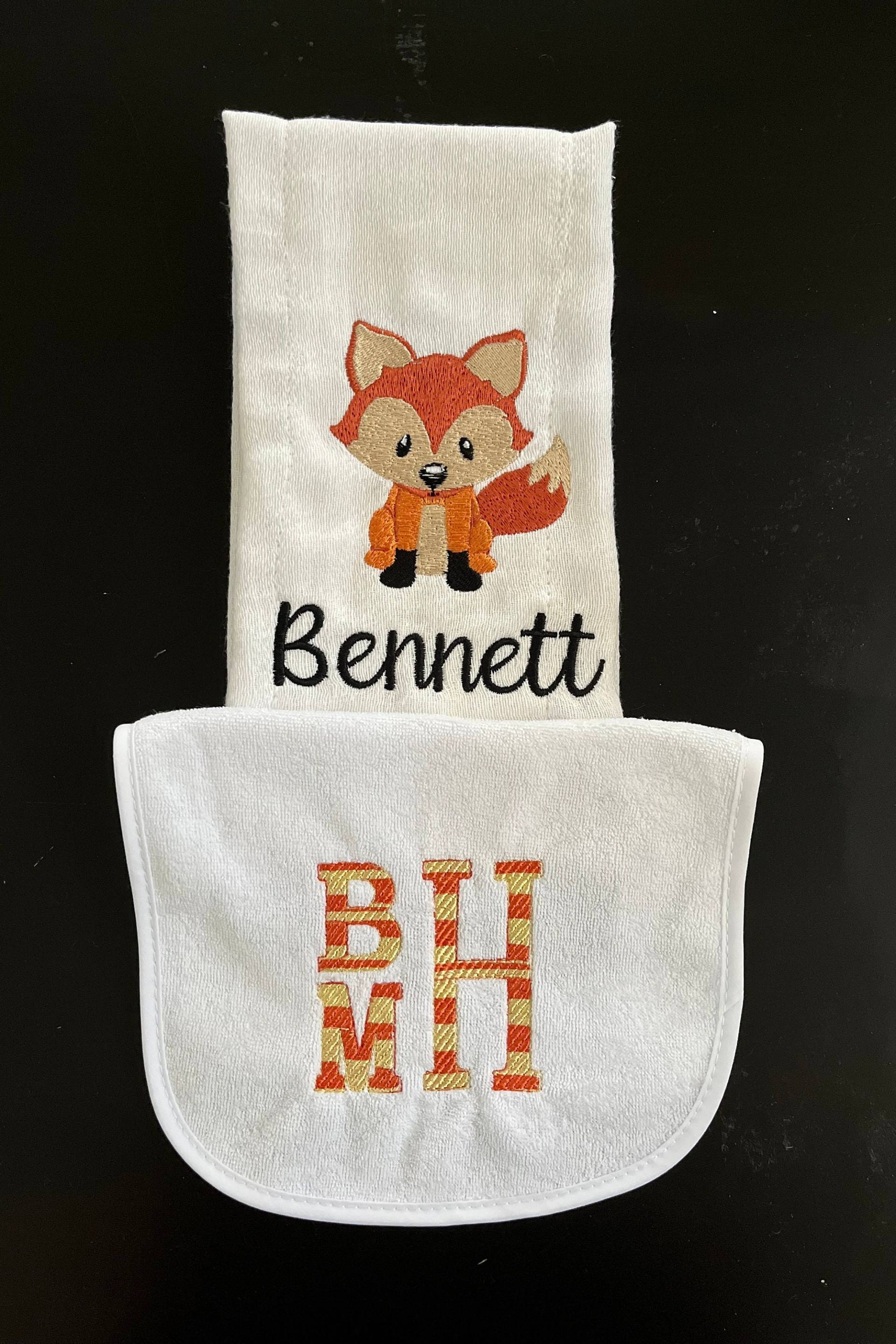 Besticktes Baby-Bib-Set Und Passendes Tuch Mit Fuchs-Design Monogramm in Ihrer Farbwahl. Schneller Versand von Etsy - IzzysAtticStore