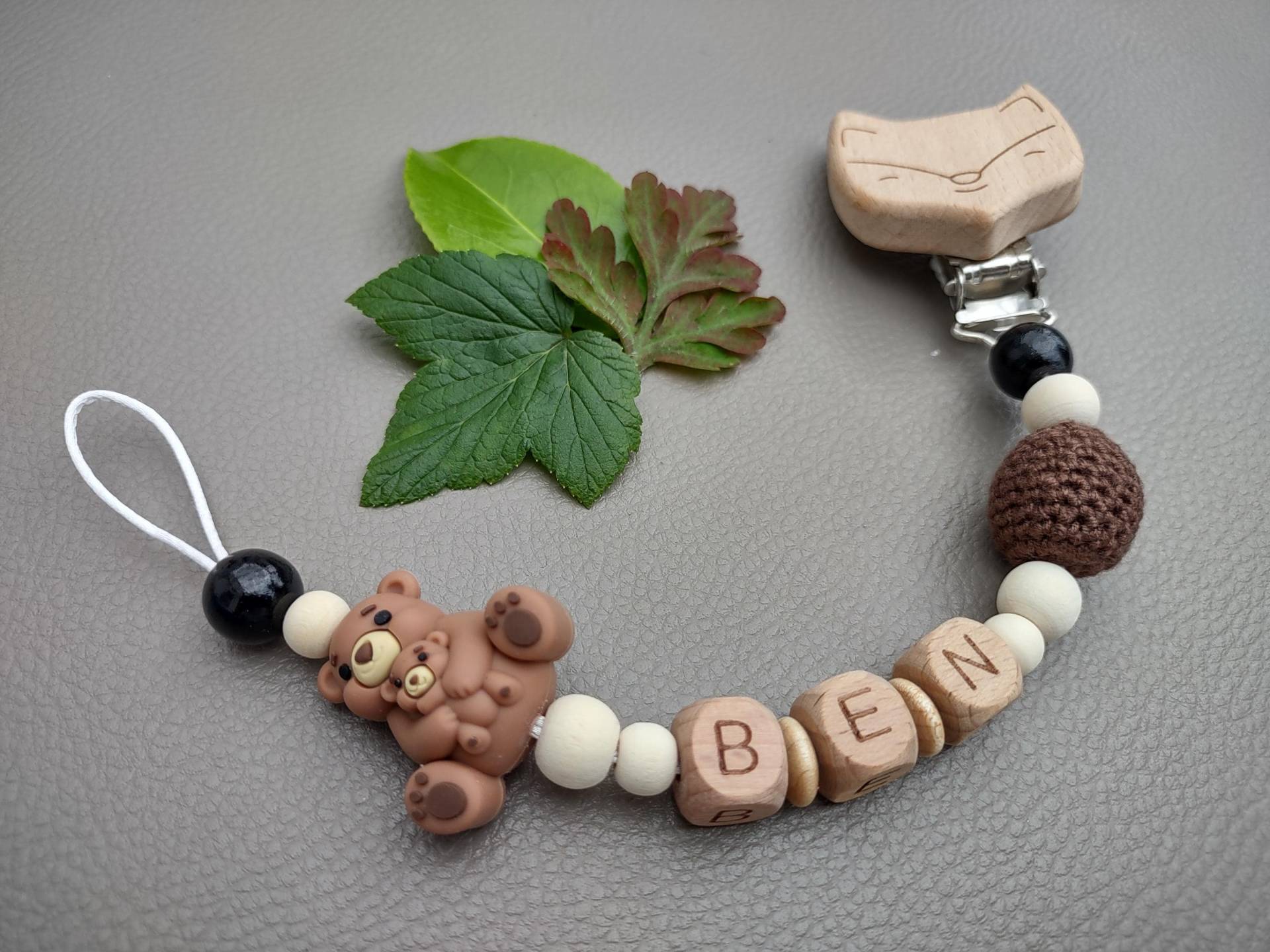 Schnullerkette Personalisiert Mit Name Bär Babygeschenk Schnullerkette Personalisiert Mit Name Bär Babygeschenk von Etsy - JanuFaktur