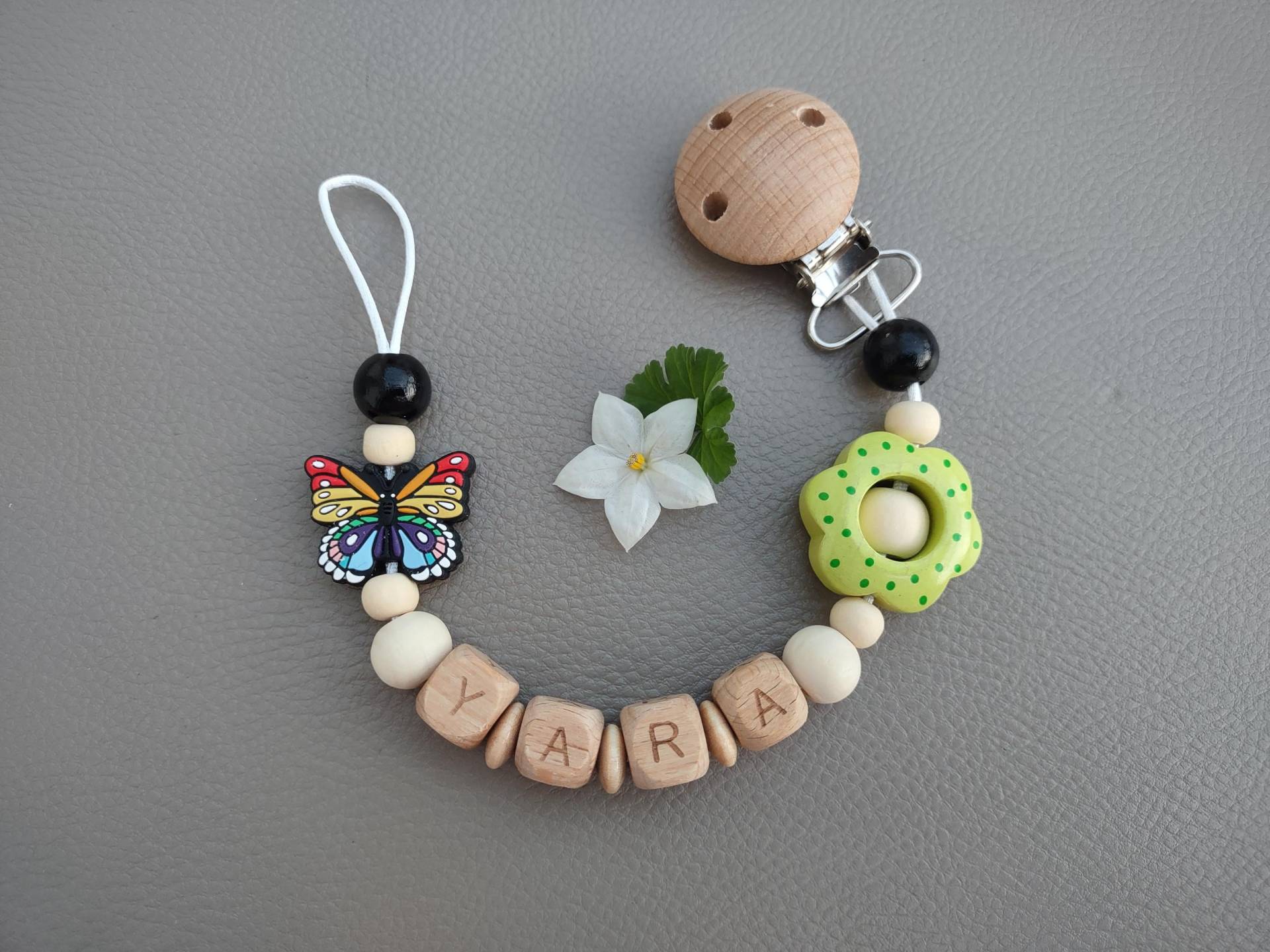 Schnullerkette Personalisiert Schmetterling Mit Name Babygeschenk Schnullerkette Personalisiert Schmetterling Mit Name Babygeschenk von Etsy - JanuFaktur