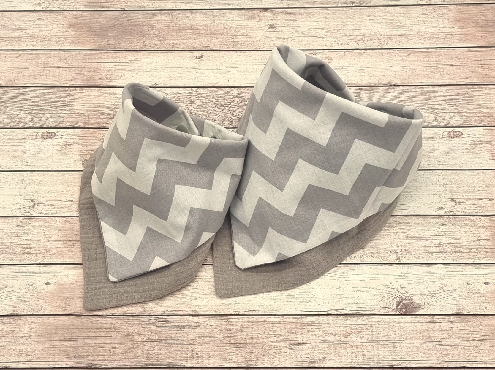 Baby Wende-Halstuch in Lagenlook Baumwolle Und Waffelpique, "Chevron Beige-Weiß", Halstuch Mit Namen, Personalisiert, Halstuch, Babyhalstuch Baby Wende-Halstuch in Lagenlook Baumwolle Und Waffelpique, "Chevron Beige-Weiß", Halstuch Mit Namen, Personalisiert, Halstuch, Babyhalstuch von Etsy - Jarkashop