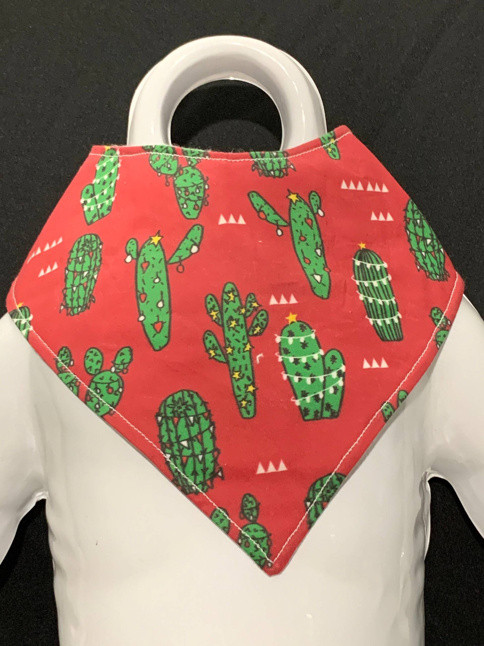Christmas Cactuses B-Dry Drool Bib/Bibdana/Bandana Bib Christmas Cactuses B-Dry Drool Bib/Bibdana/Bandana Bib von Etsy - JaydieBugandB