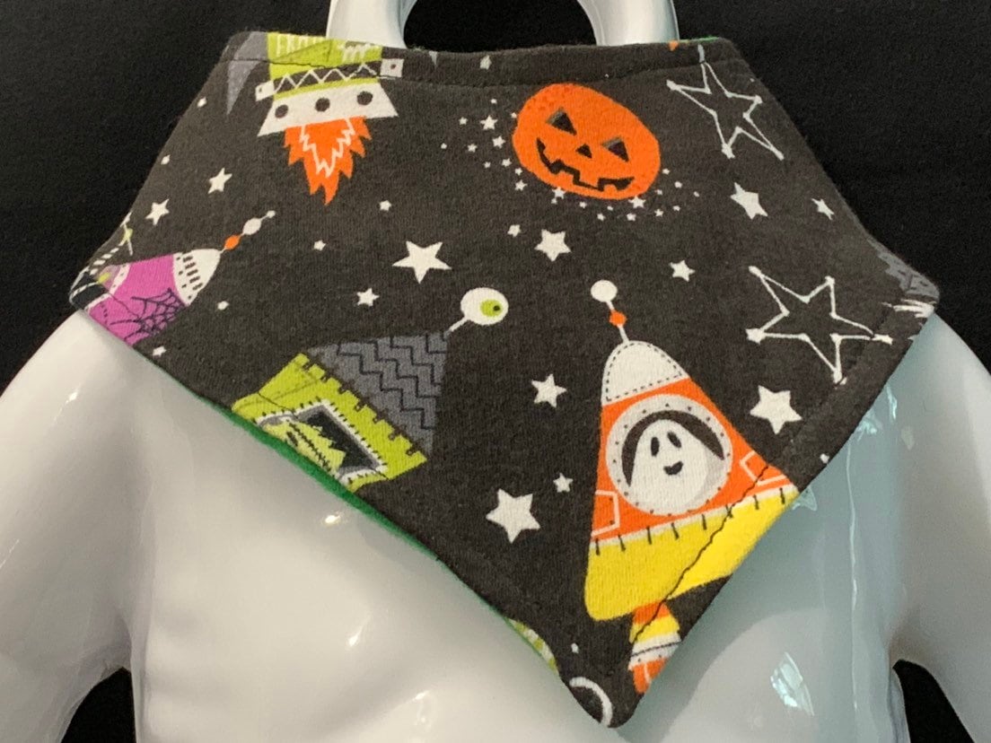 Leuchten Sie Im Dunklen Halloween Space Kreaturen B-Dry Drool Bib/Bibdana/Bandana Bib Leuchten Sie Im Dunklen Halloween Space Kreaturen B-Dry Drool Bib/Bibdana/Bandana Bib von Etsy - JaydieBugandB