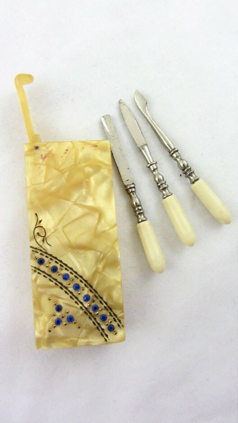 Art Deco Gelbes Celluloid Maniküre Set Mit Werkzeugen von Etsy - JillsAntiquesVintage