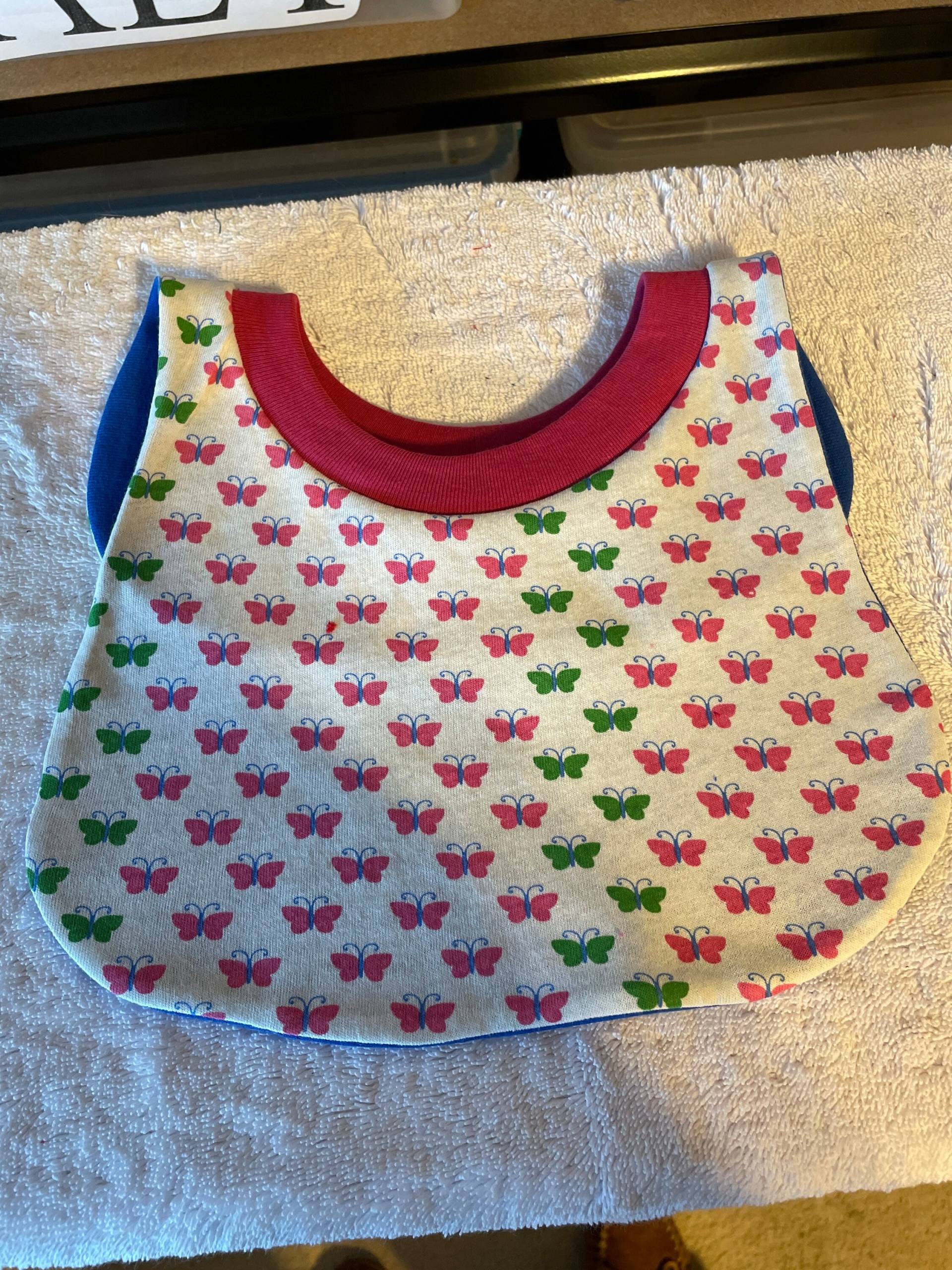 1 Bibs 15" Hals Pull Over Head T-Shirt Besondere Bedürfnisse Drool Baumwolle Polyester Schmetterlinge von Etsy - JudysClothingCollect