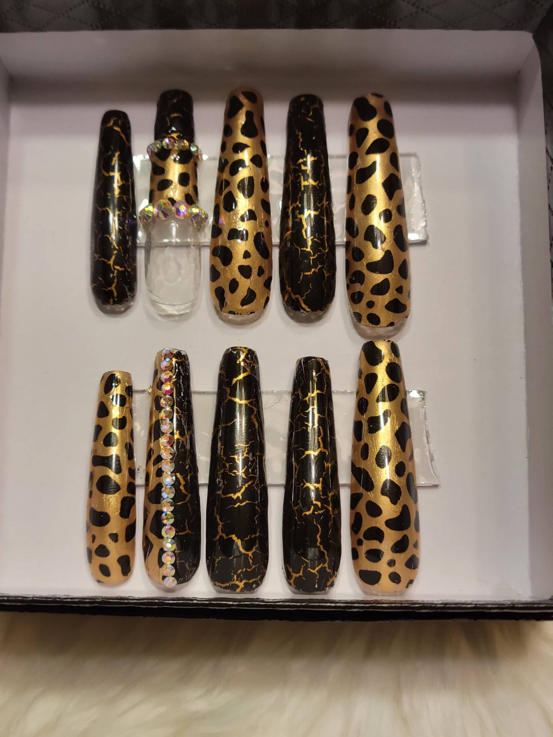 Schwarz Und Gold Animal Print Nägel von Etsy - JunkNailsLLC