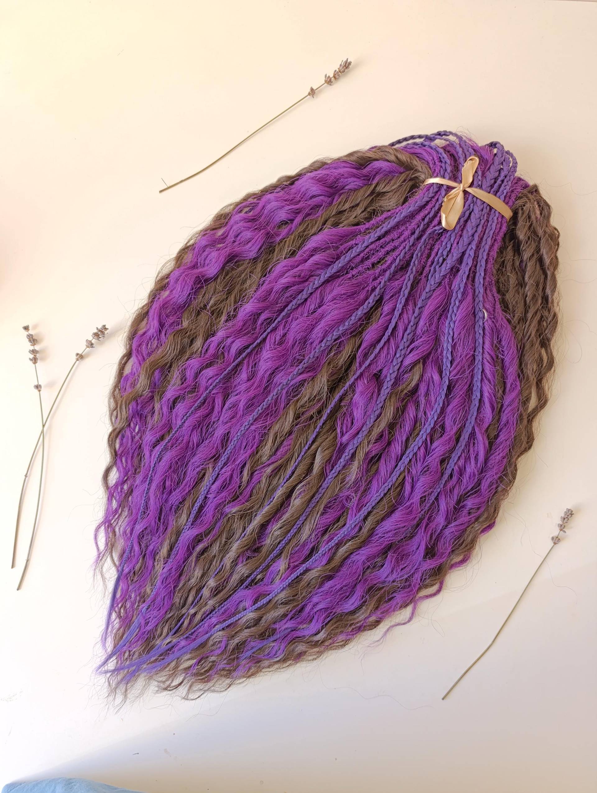 Lila Geflochtene Borte in Braunen Gelockten Dreadlocks De/Handmade Long Wavy Kunsthaar Lila Geflochtene Borte in Braunen Gelockten Dreadlocks De/Handmade Long Wavy Kunsthaar von Etsy - KIRINDREADS