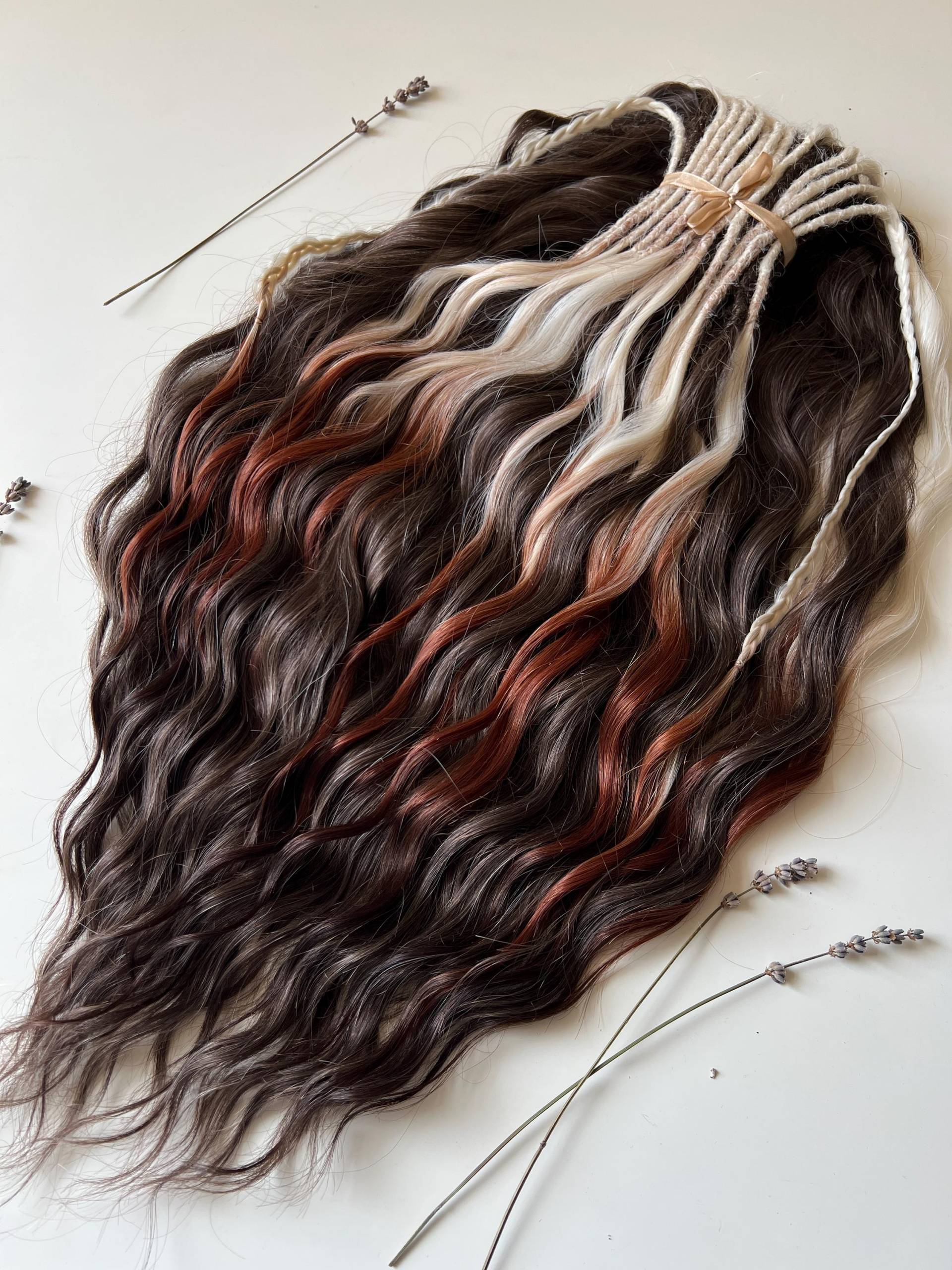Schokobraun Leicht Zu Kämmende Dreads Lange Weiche Gewellte Goddess Dreads Mit Geflochtenen Details Schokobraun Leicht Zu Kämmende Dreads Lange Weiche Gewellte Goddess Dreads Mit Geflochtenen Details von Etsy - KIRINDREADS