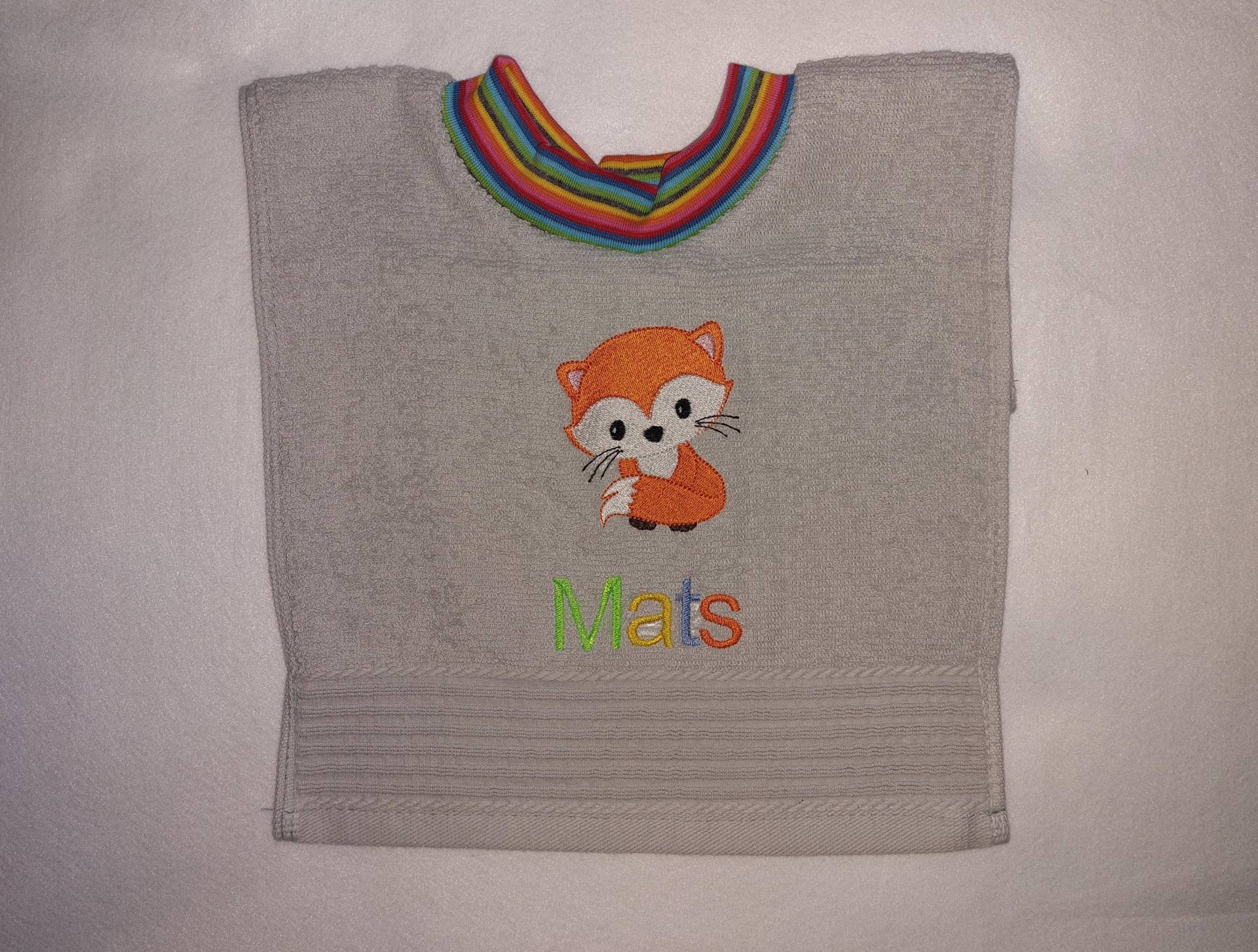 Handtuch Lätzchen Mit Namen Und Stickbild Sabberlatz Handtuch Lätzchen Mit Namen Und Stickbild Sabberlatz von Etsy - KerstinsStickdateien